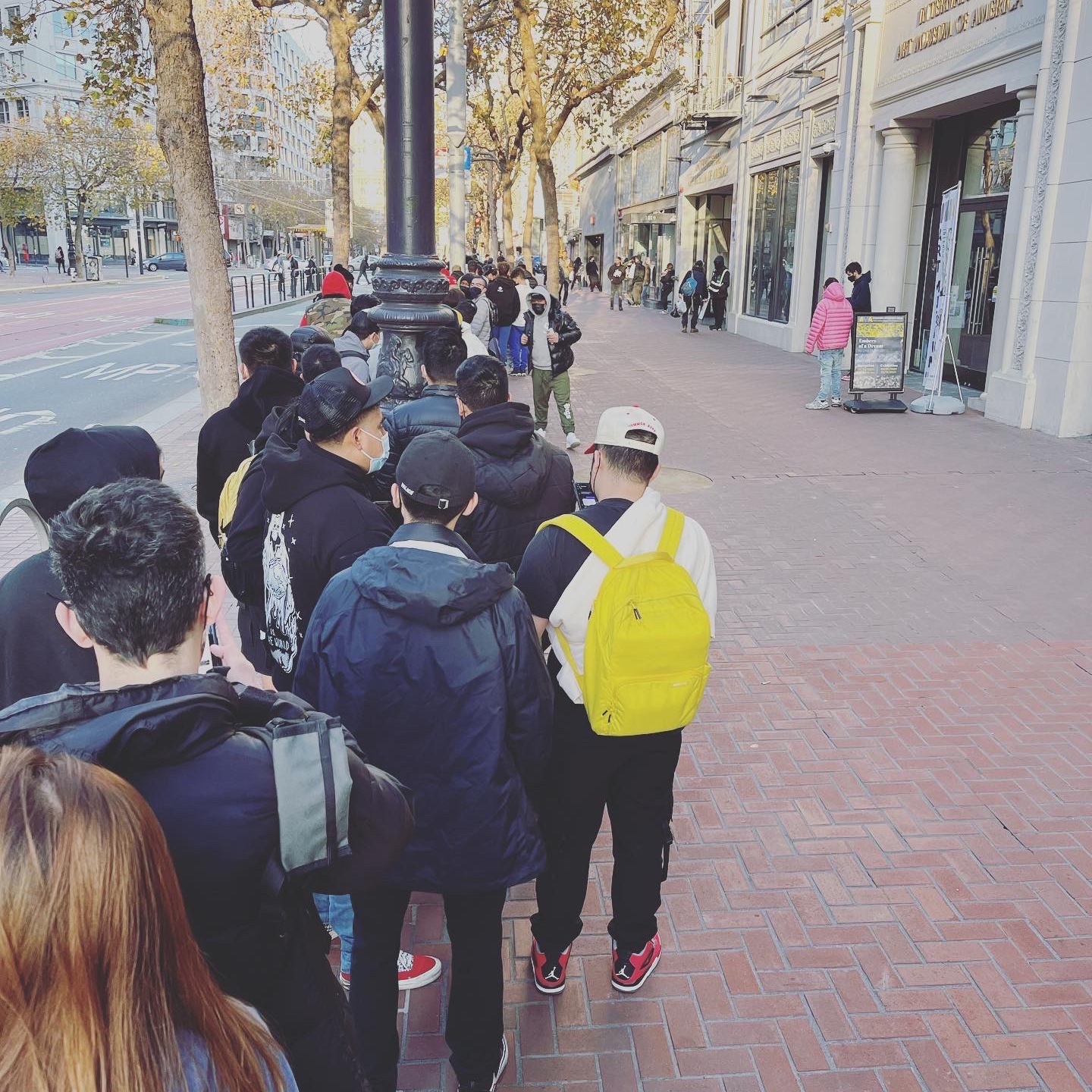 Supreme Box Logo Hooded Sweatshirt Light Mustard - 21FW, Supreme New Era Box Logo Beanie Light Mustard - 21FW 착용 스타일 - 4