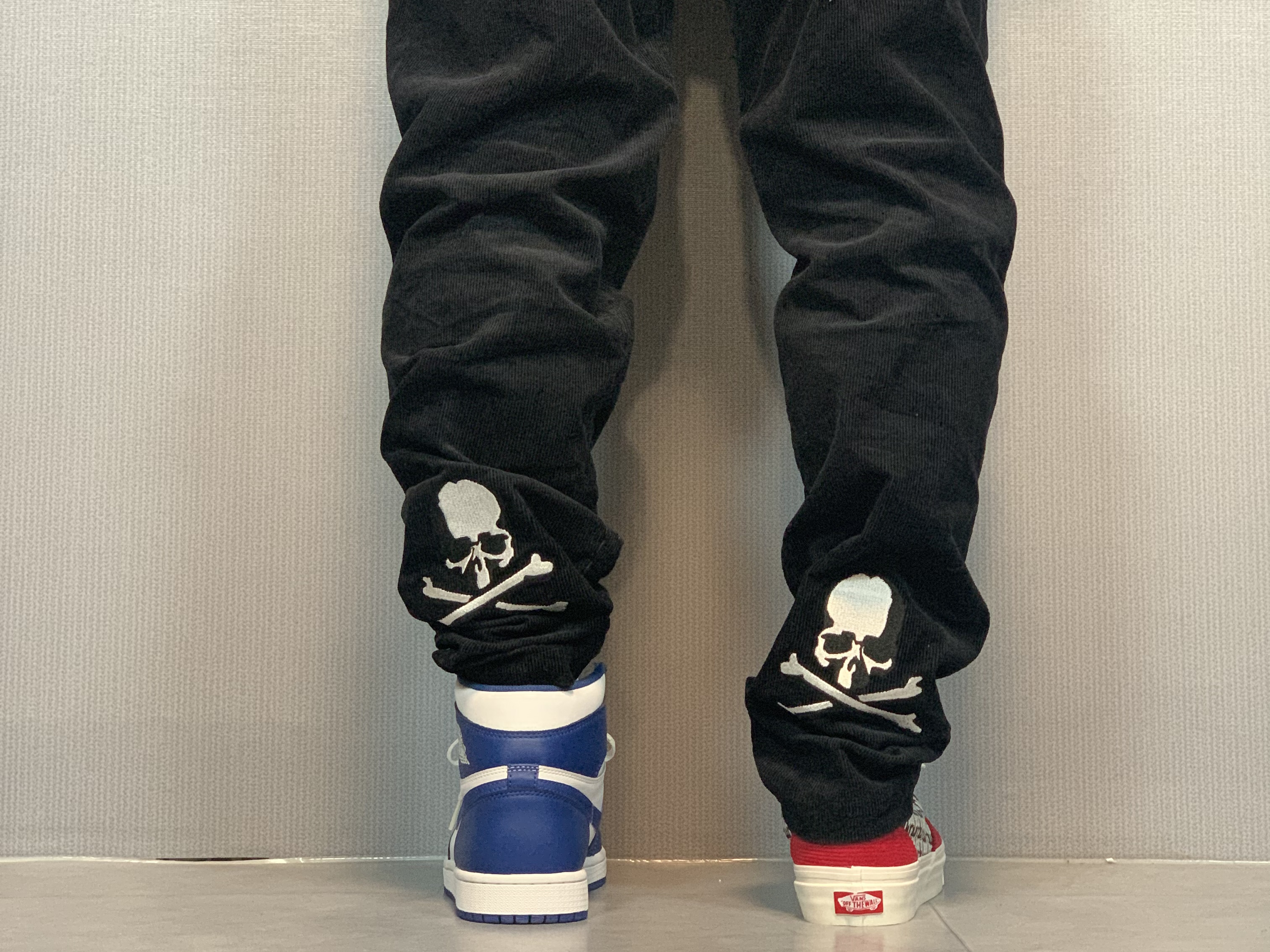 Vans Vault x Fear of God OG Era 95 DX Red, Jordan 1 Retro Storm Blue 착용 스타일 - 4
