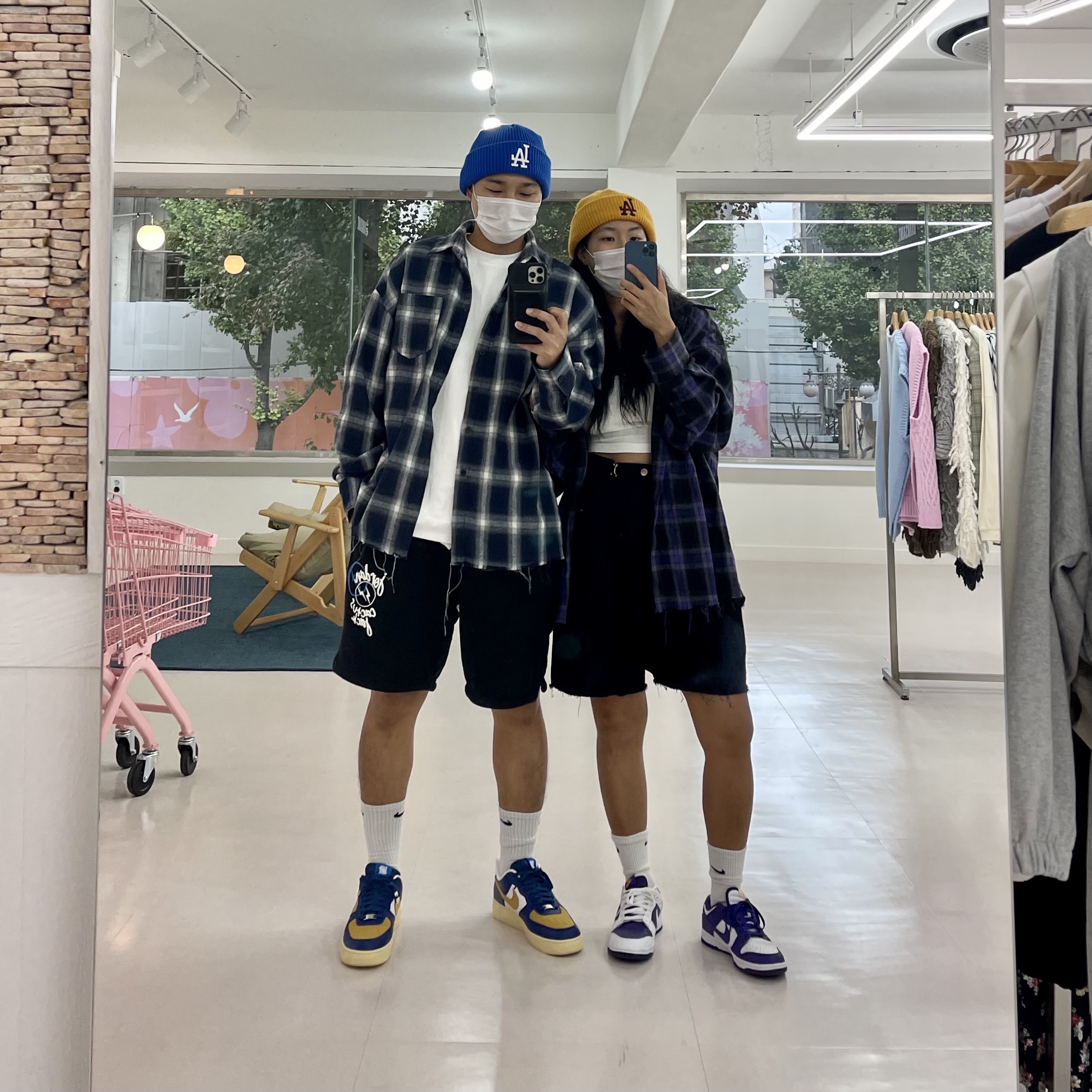 (W) Nike Dunk Low SE Flip, Jordan x Travis Scott x Fragment Shorts Black (DJ0617-010) 착용 스타일