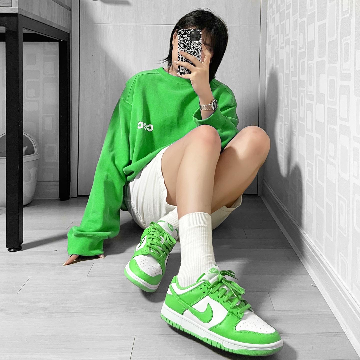 (W) Nike Dunk Low Archeo Pink, (W) Nike Dunk Low Green Glow 착용 스타일 - 1
