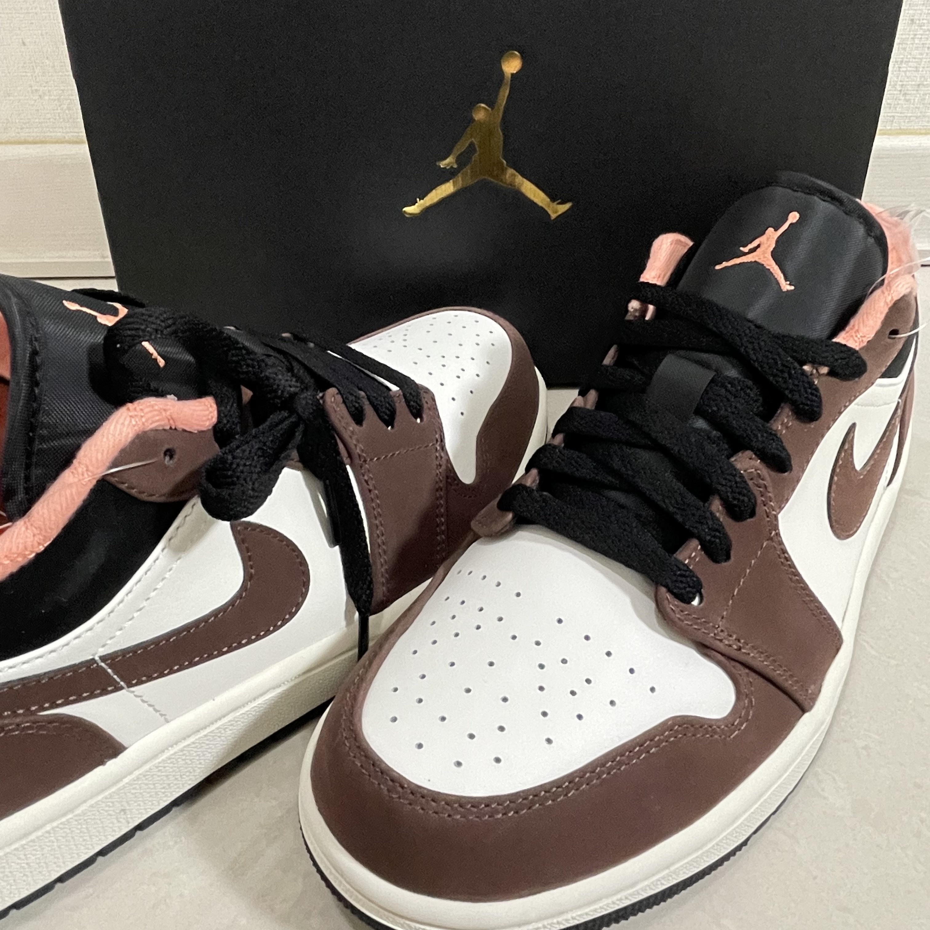 Jordan 1 Low SE Chocolate Bliss 착용 스타일 - 2