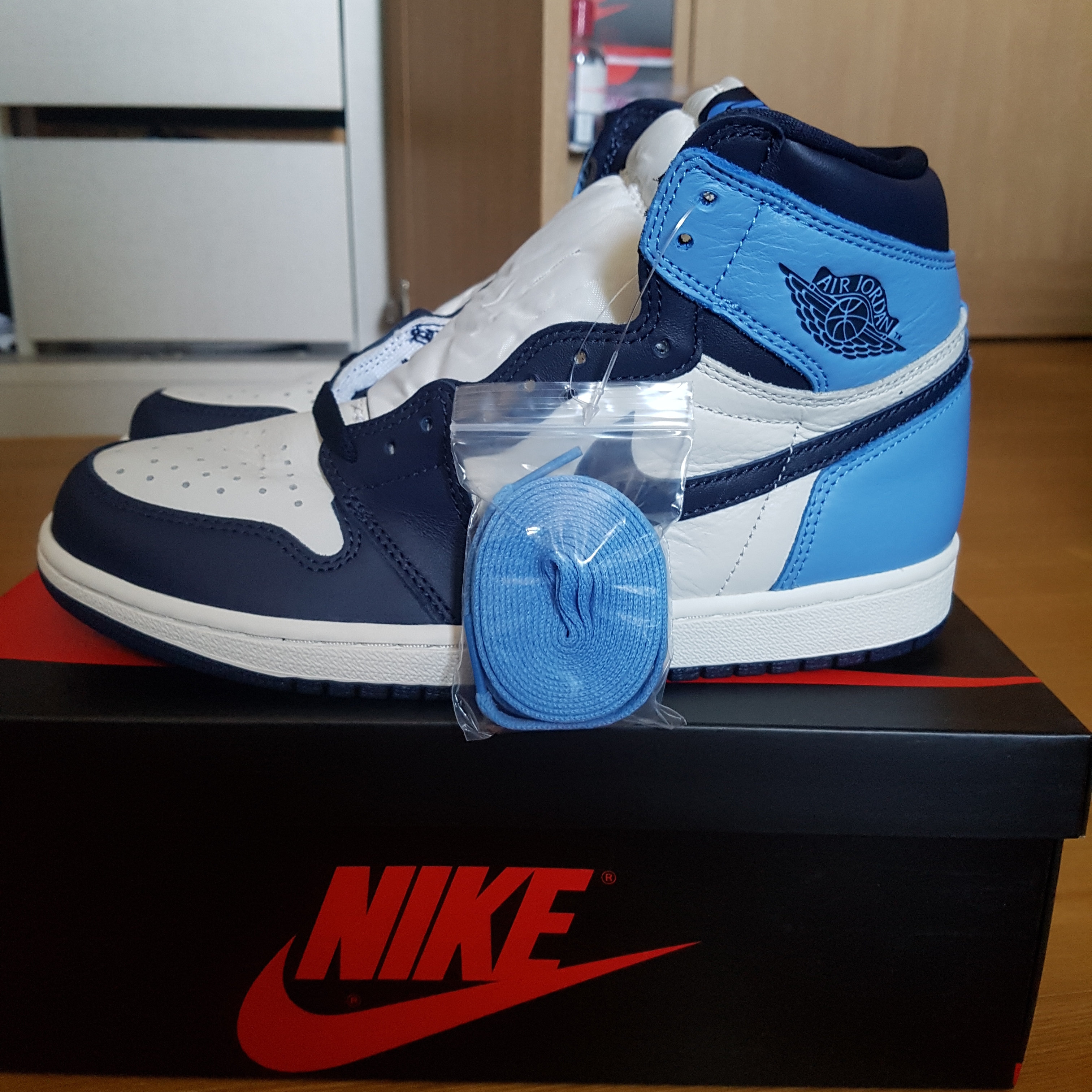 Jordan 1 Retro High Obsidian UNC 착용 스타일 - 1