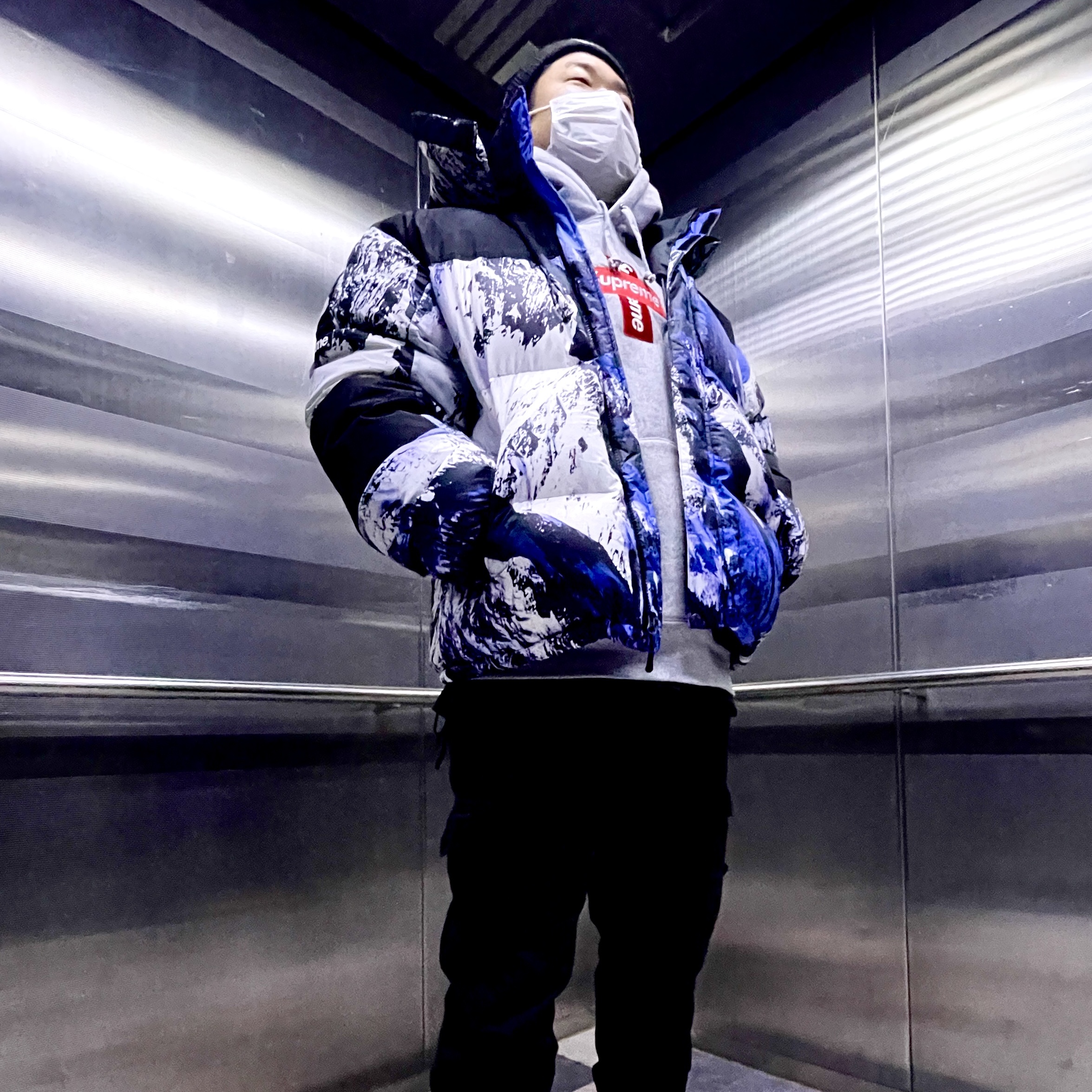 Supreme x The North Face Mountain Baltoro Jacket Blue White - 17FW, Supreme Cross Box Logo Hooded Sweatshirt Heather Grey - 20FW 착용 스타일