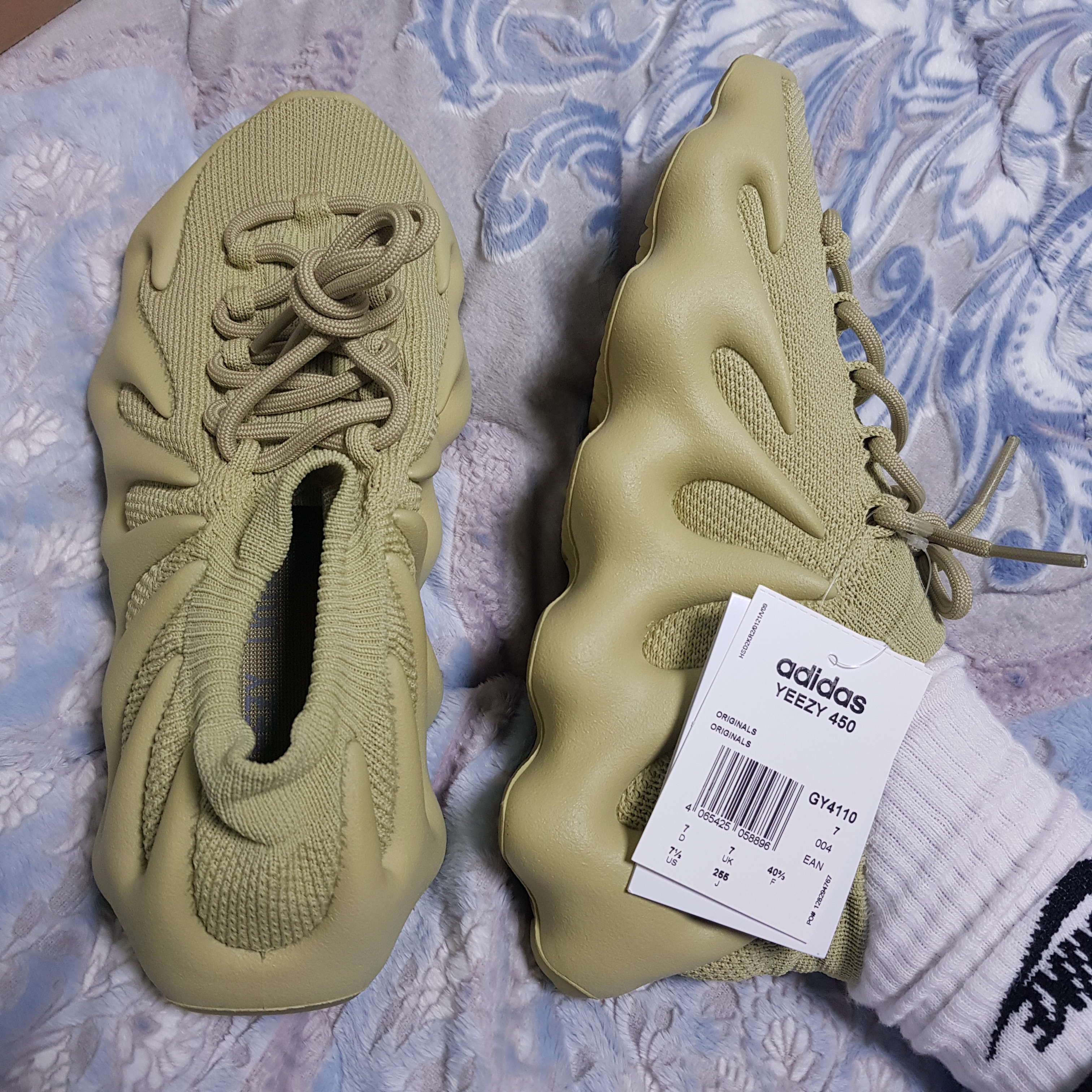 Adidas Yeezy 450 Resin 착용 스타일