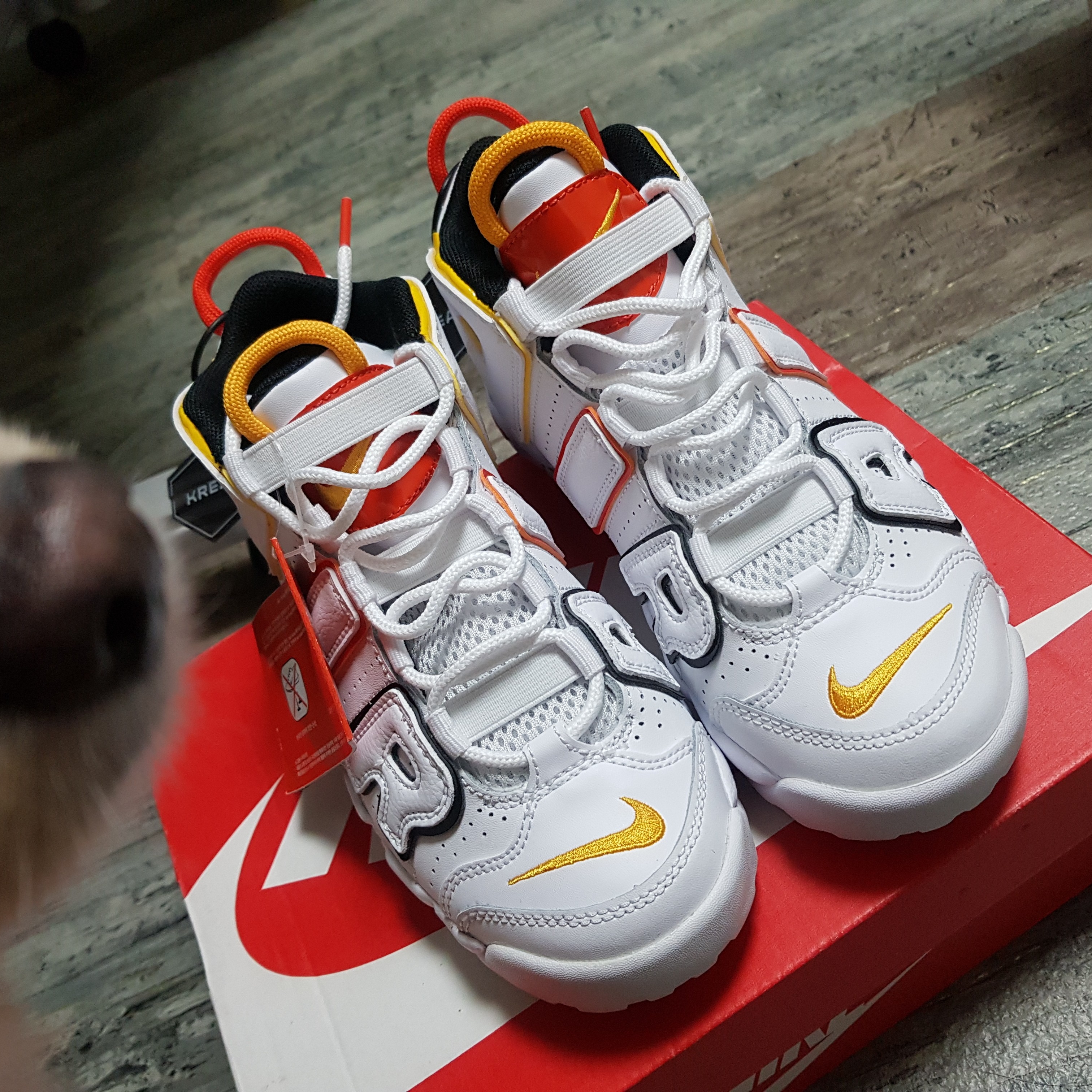 (PS) Nike Air More Uptempo Rayguns 착용 스타일 - 1