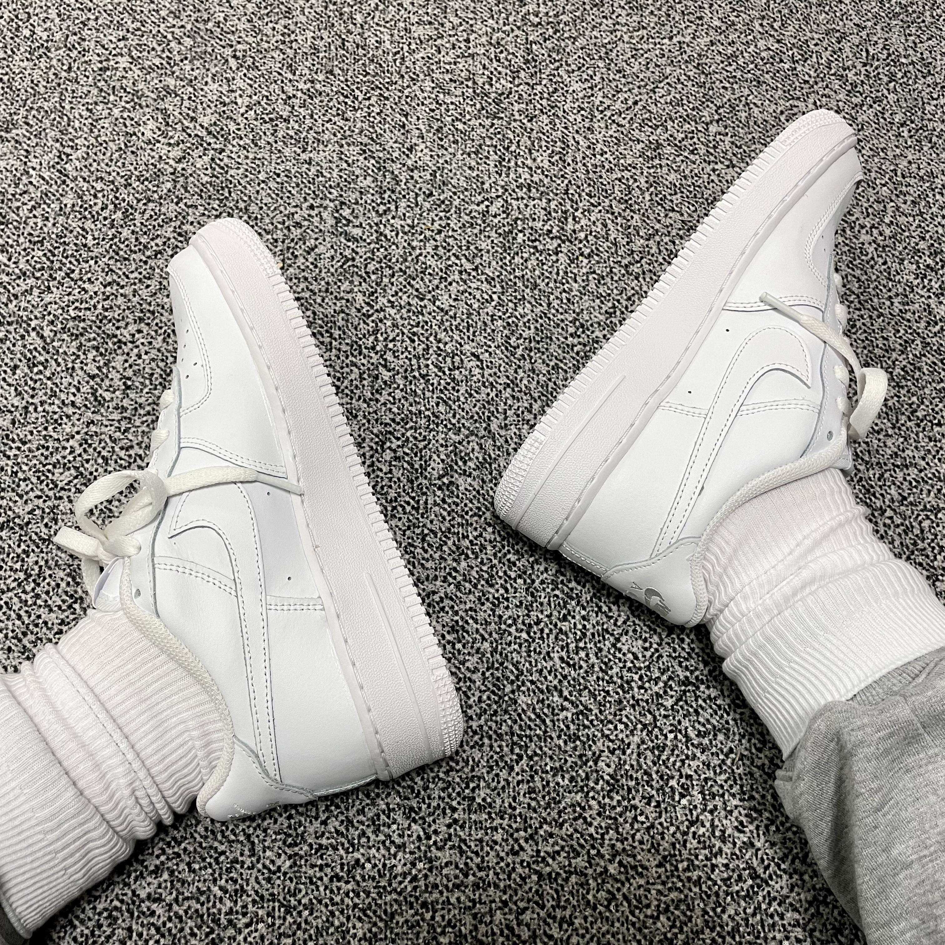 (GS) Nike Air Force 1 LE White 착용 스타일 - 2