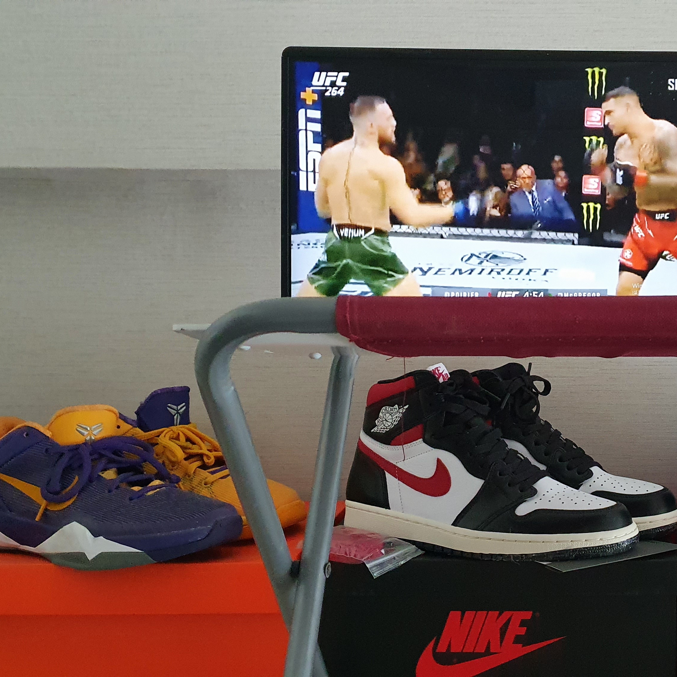 Jordan 1 Retro High OG Gym Red, Nike Zoom Kobe 7 System Yin and Yang 착용 스타일