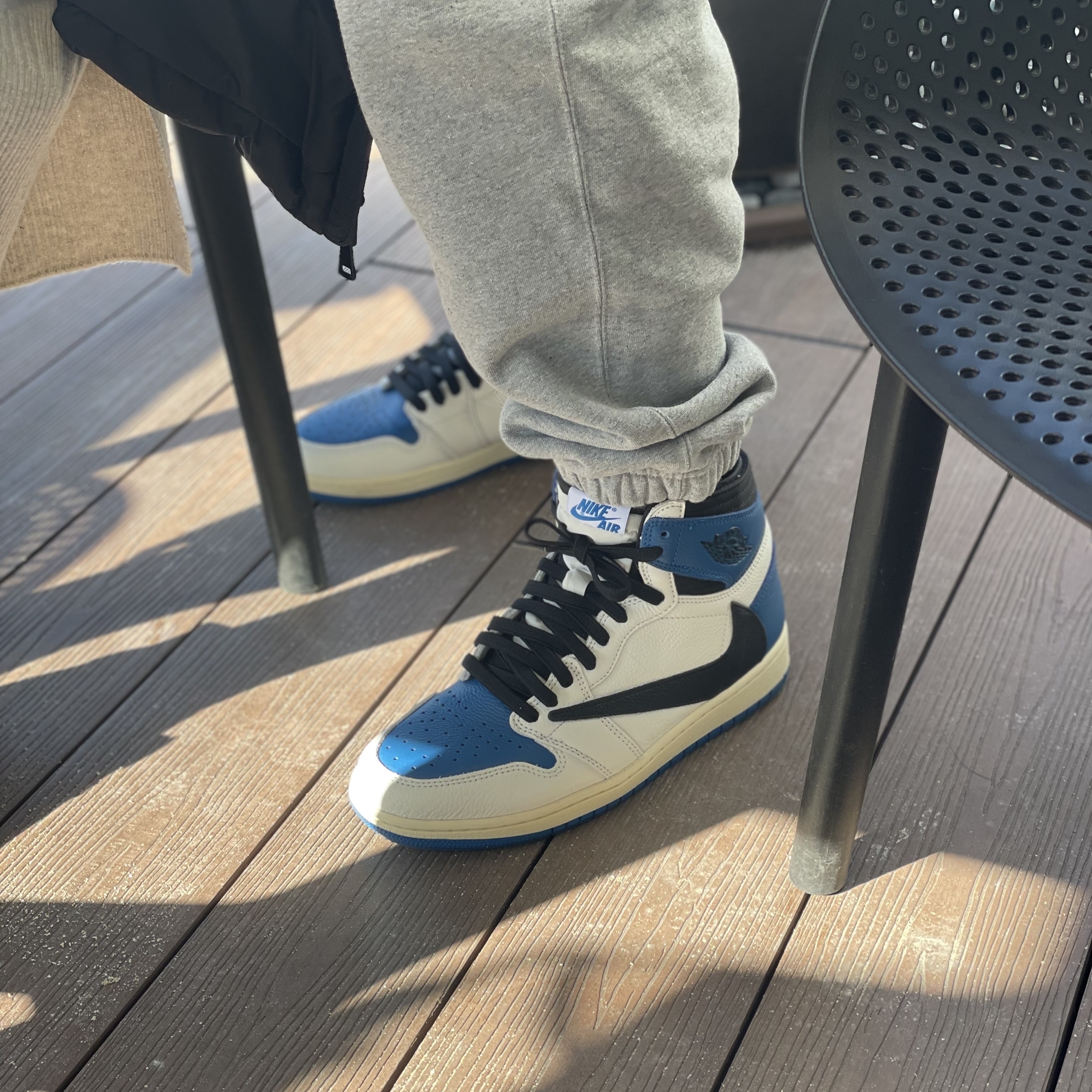 Jordan 1 x Travis Scott x Fragment Retro High OG SP Military Blue 착용 스타일