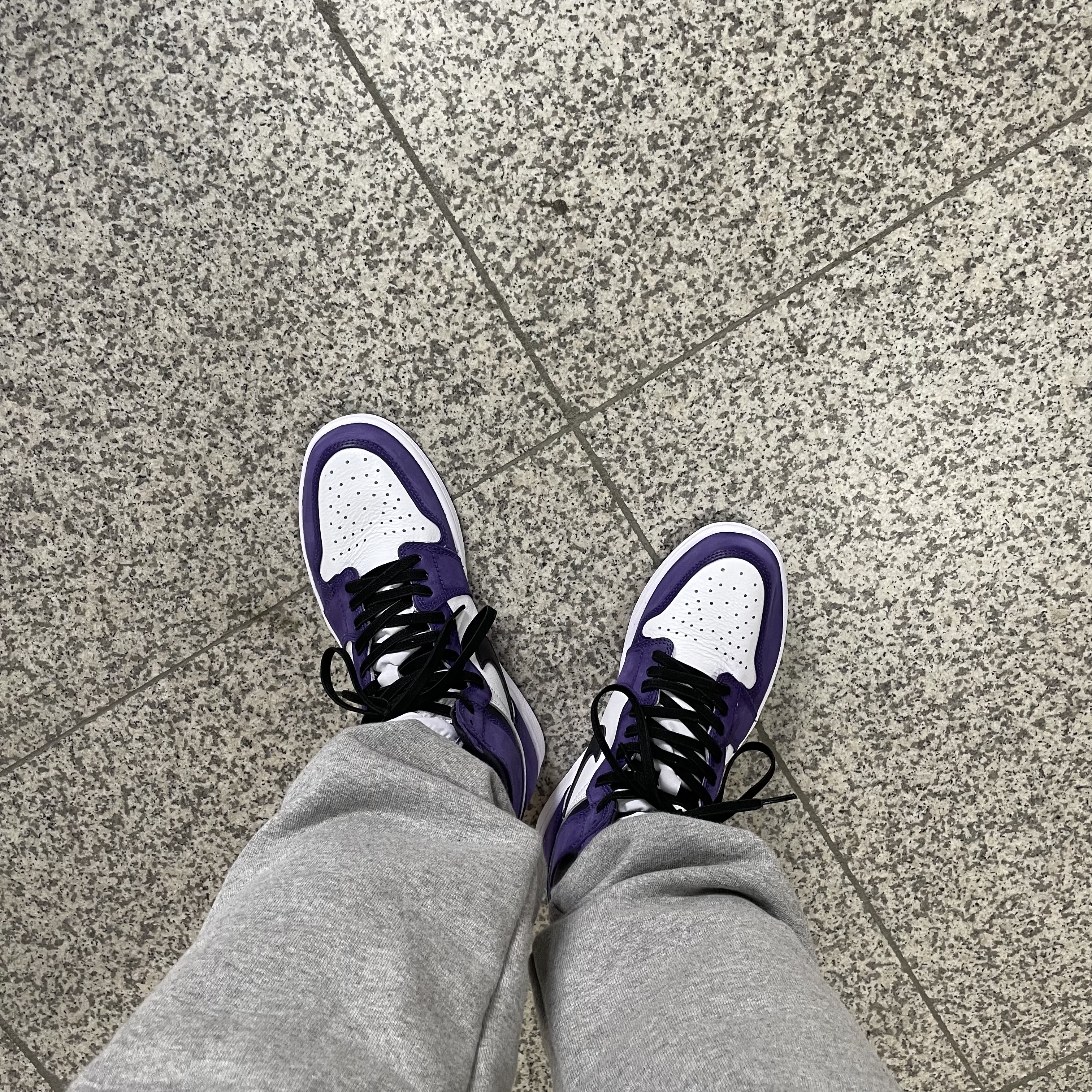 Jordan 1 Retro High OG Court Purple 2020 착용 스타일 - 3
