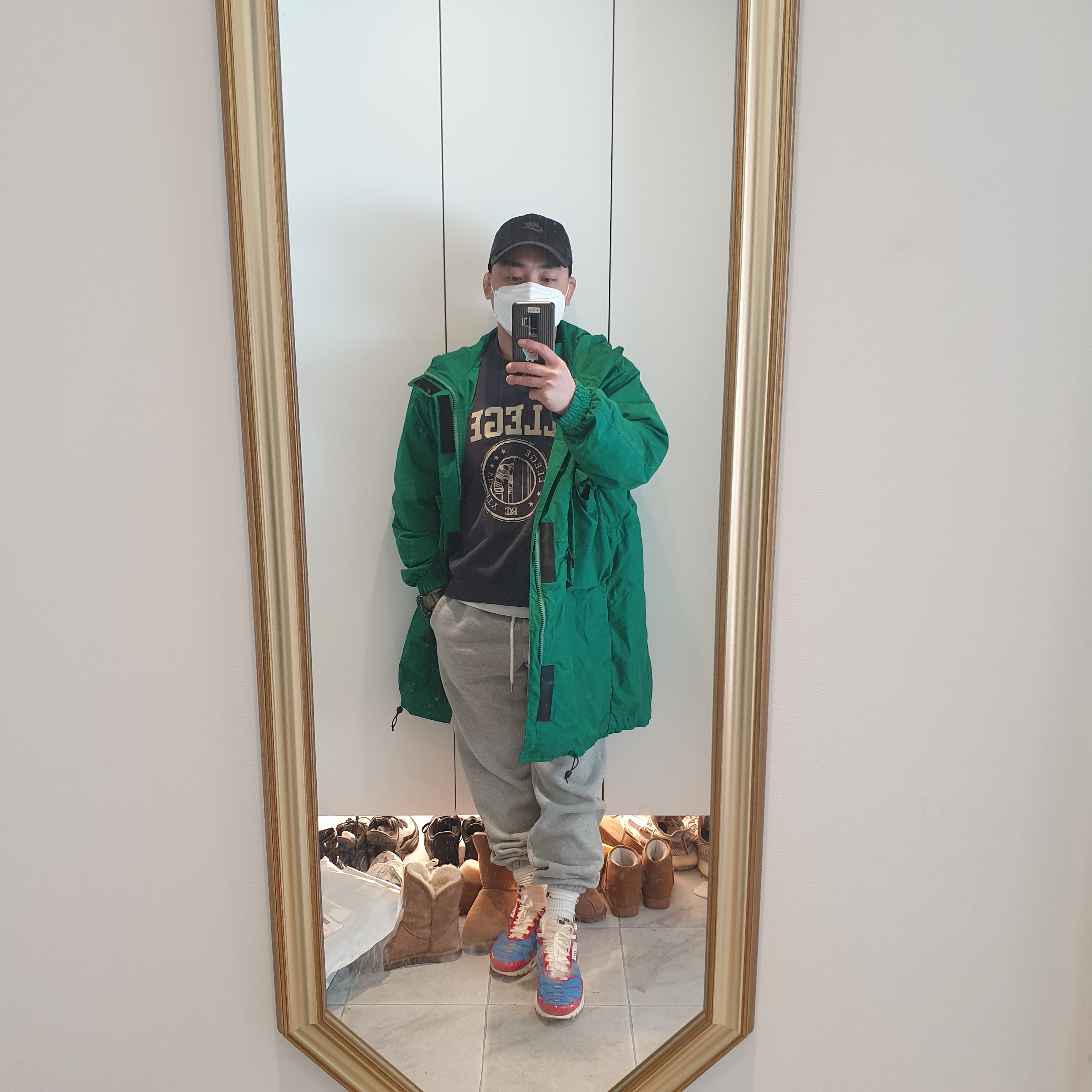 Nike Air Max Plus SE Running Club University Red Light Photo Blue, Nike Heritage 86 Corduroy Cap Black 착용 스타일