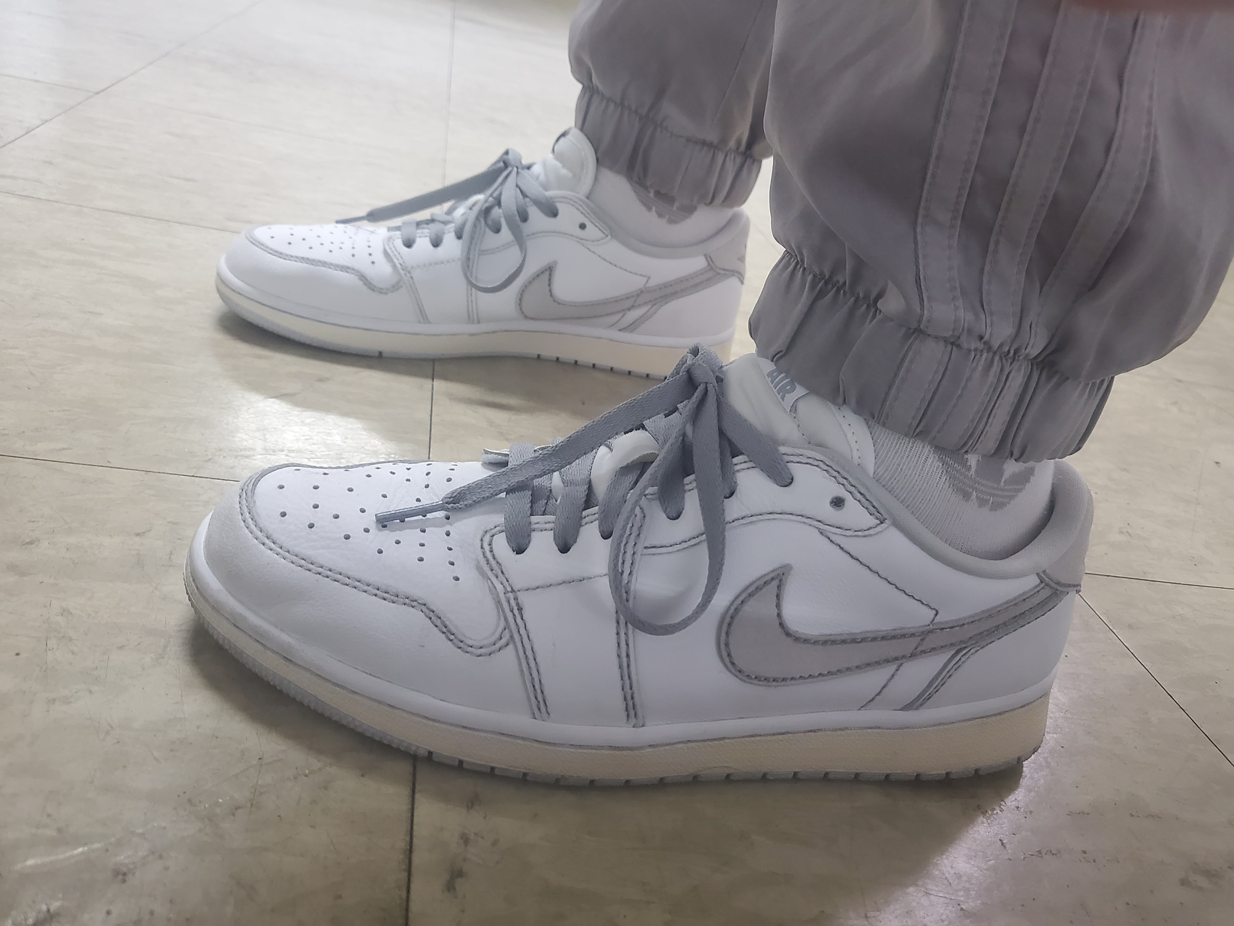 Jordan 1 Low OG Neutral Grey 착용 스타일 - 1