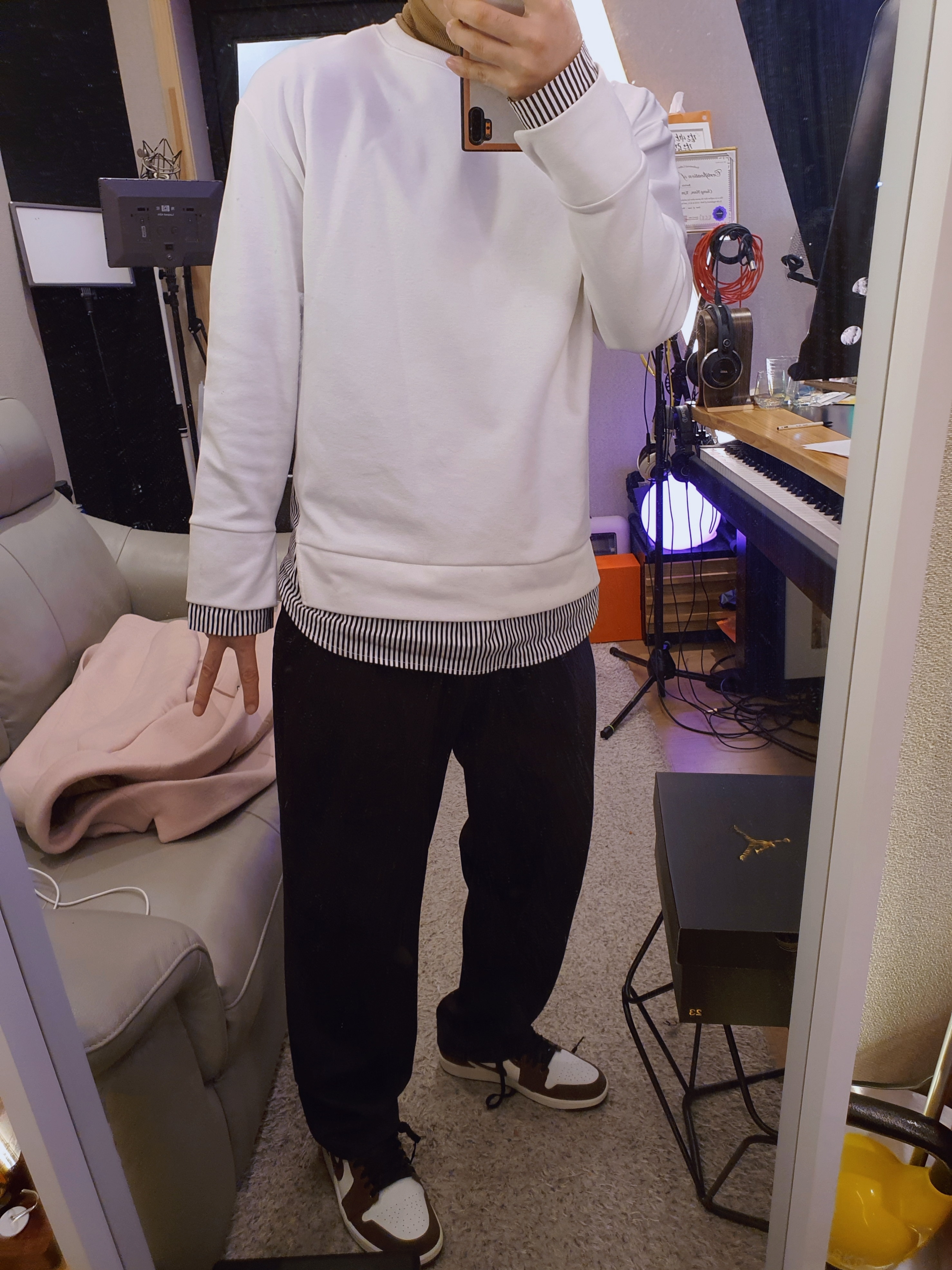 Jordan 1 Low SE Chocolate Bliss 착용 스타일 - 2
