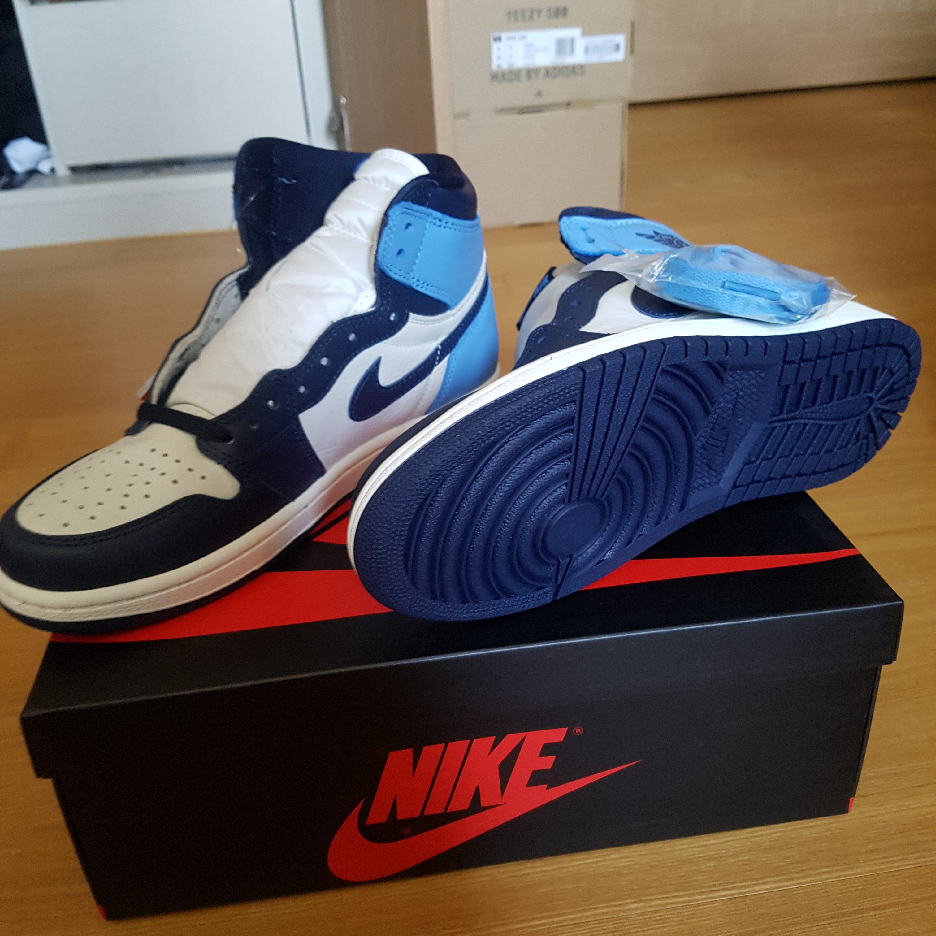 Jordan 1 Retro High Obsidian UNC 착용 스타일 - 4