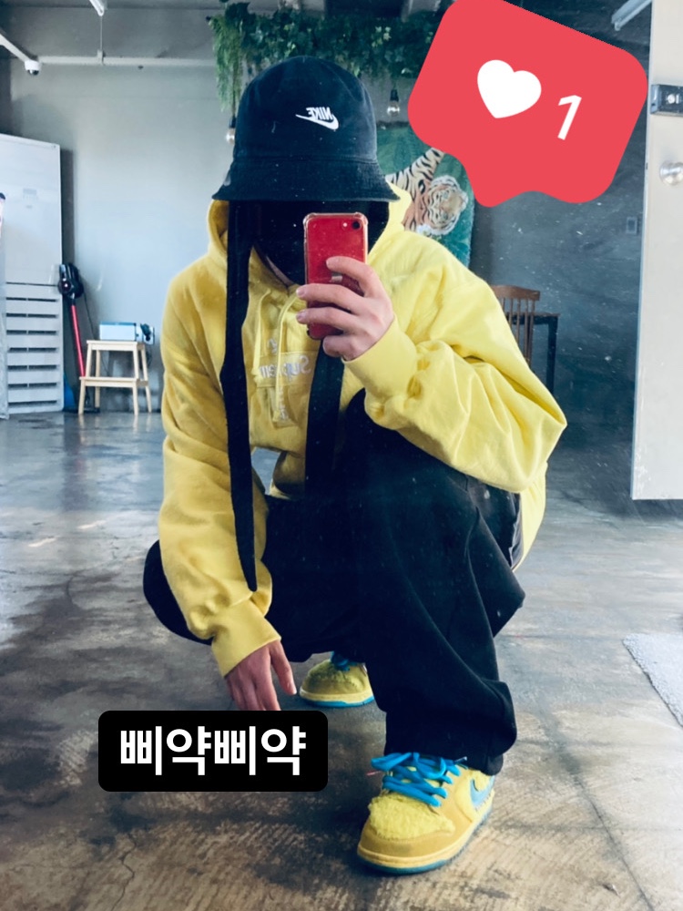 Nike x Grateful Dead SB Dunk Low Yellow Bear, Supreme Cross Box Logo Hooded Sweatshirt Lemon - 20FW 착용 스타일
