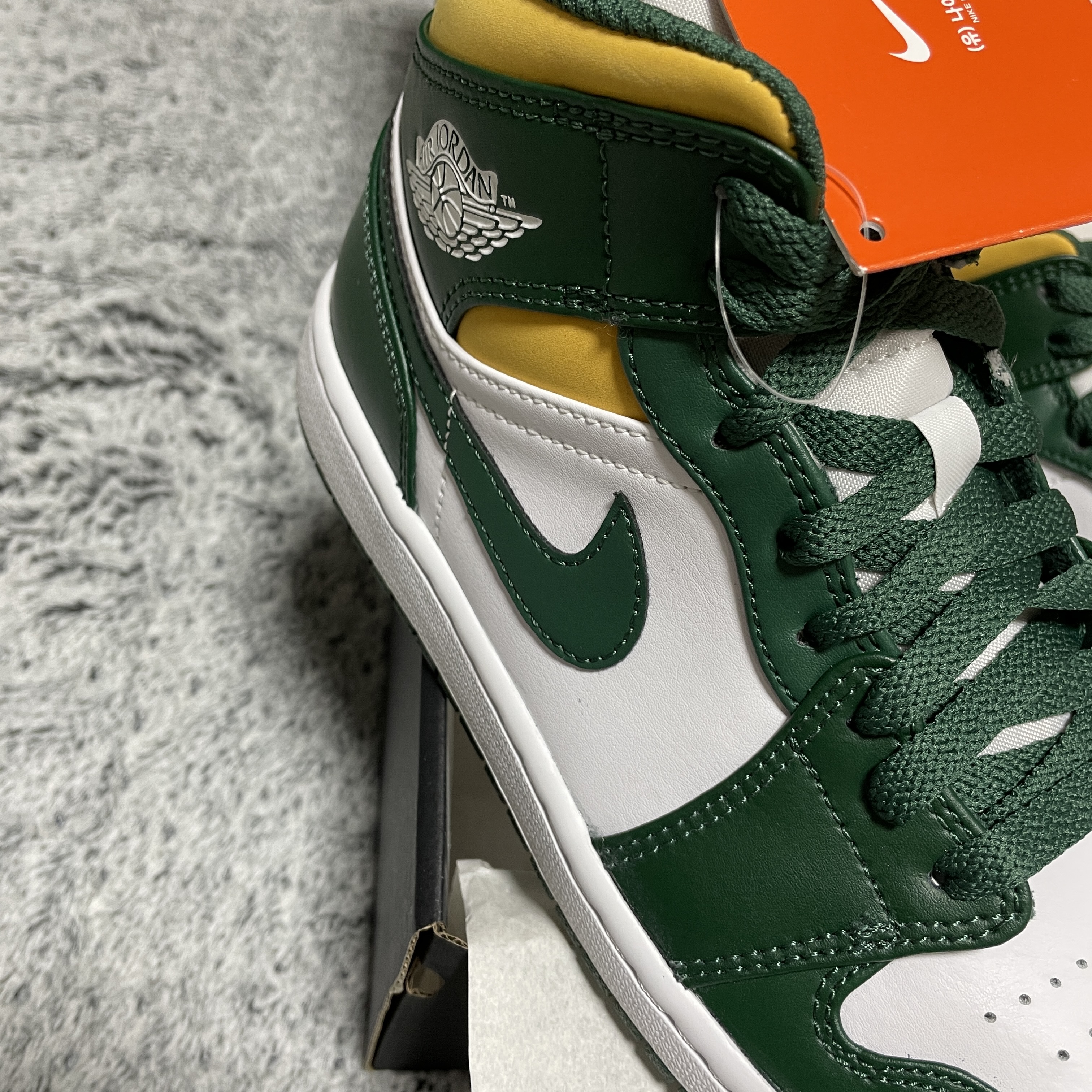 Jordan 1 Mid Sonics 2021 착용 스타일 - 1