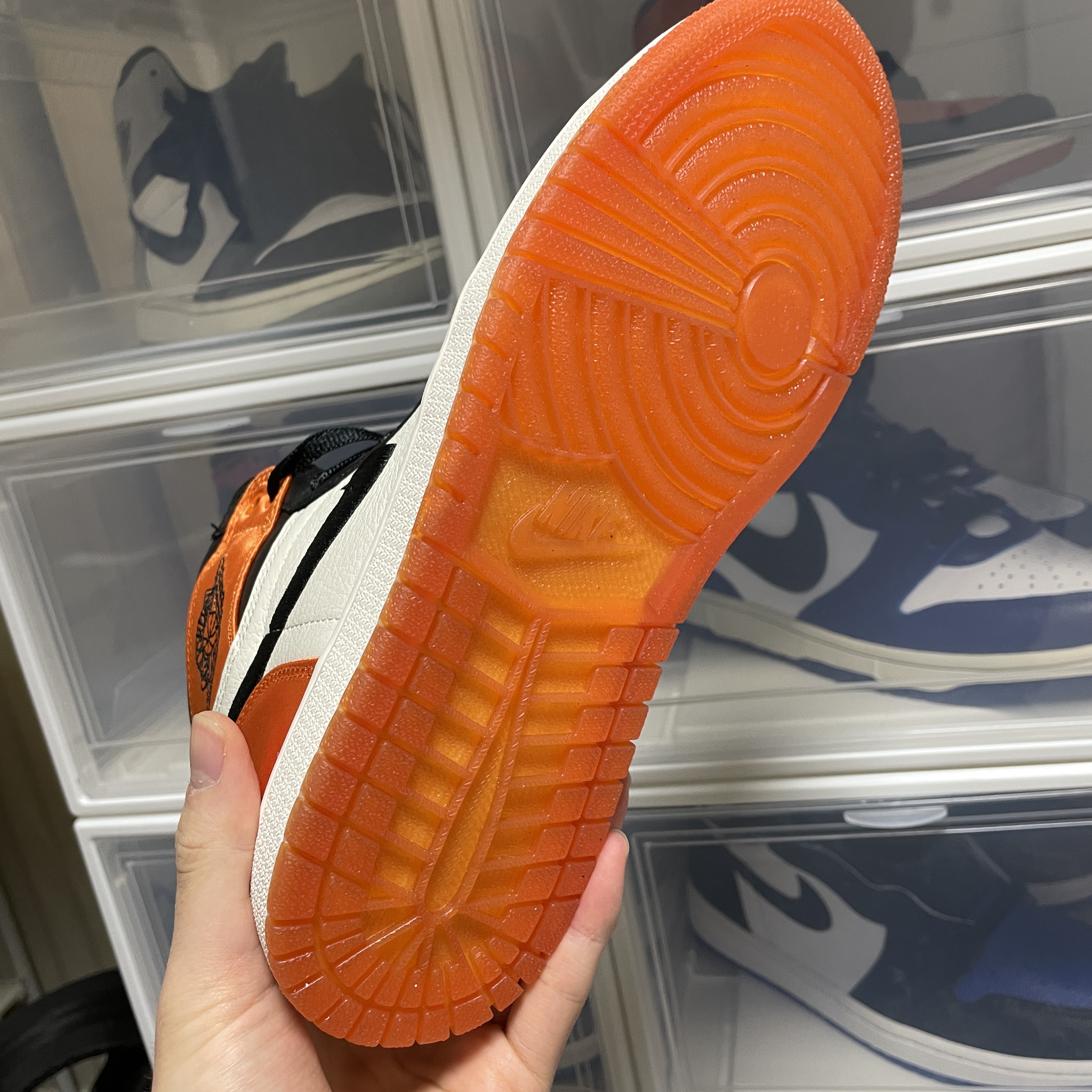 Jordan 1 Retro Shattered Backboard, (W) Jordan 1 Retro High OG Satin Shattered Backboard 착용 스타일 - 4