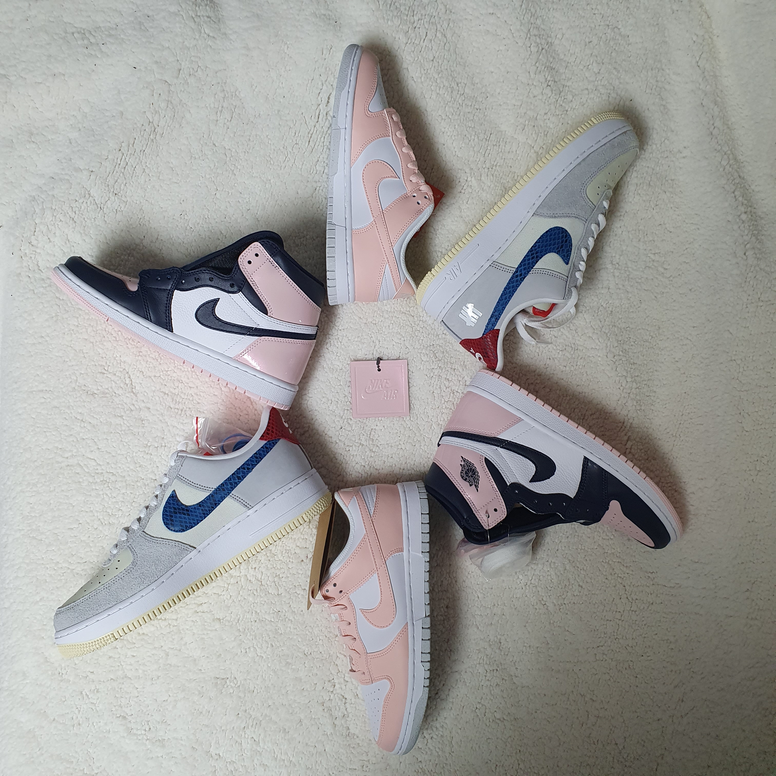 (W) Jordan 1 Retro High OG Atmosphere, (W) Nike Dunk Low Next Nature Pale Coral 착용 스타일