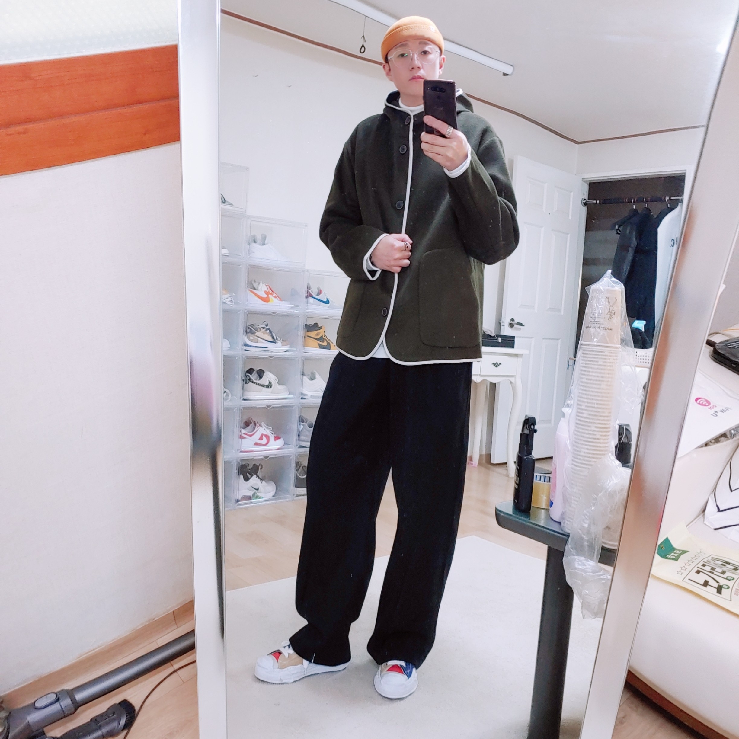 Maison Mihara Yasuhiro Hank OG Sole Canvas Low-top Sneakers Navy Beige 착용 스타일
