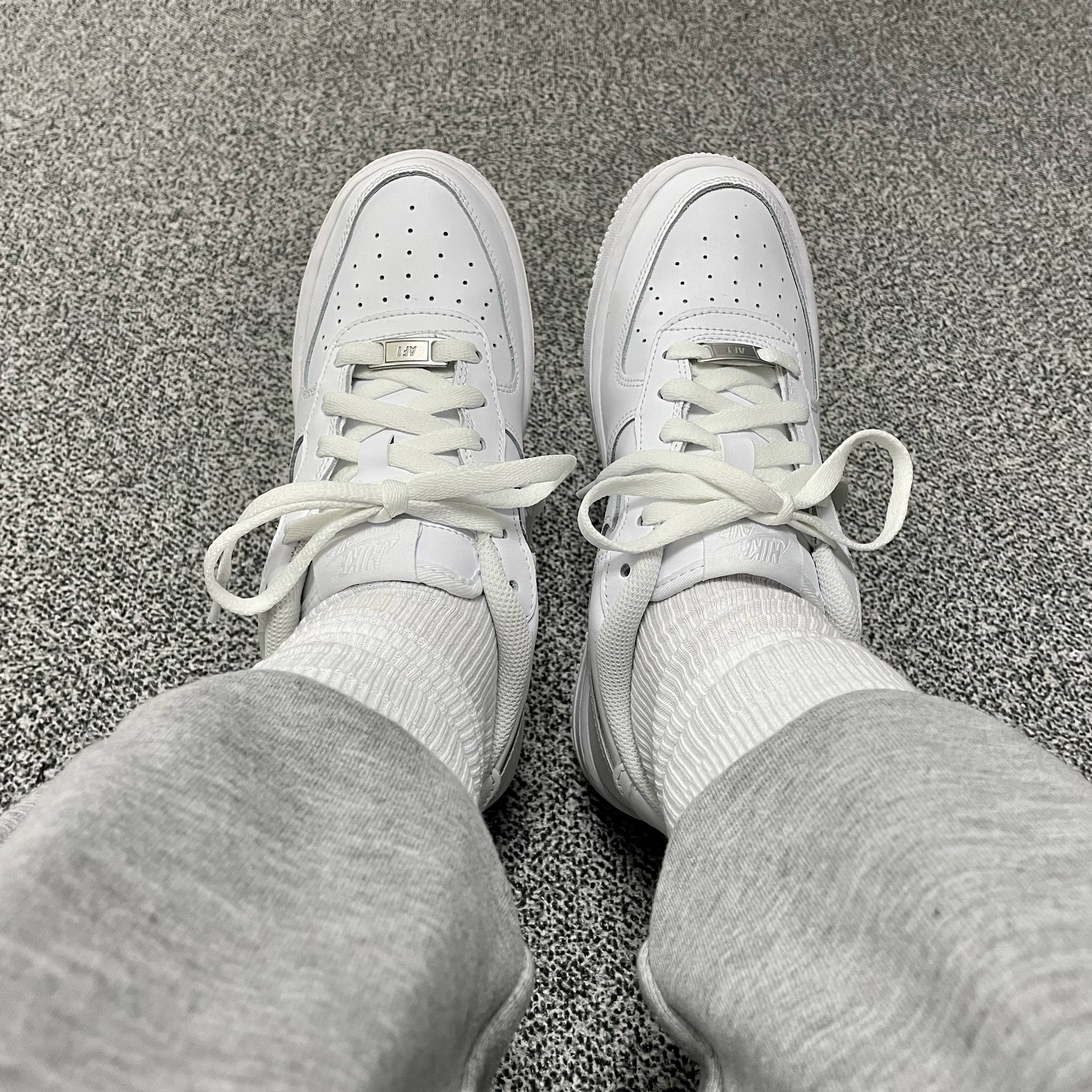 (GS) Nike Air Force 1 LE White 착용 스타일 - 1