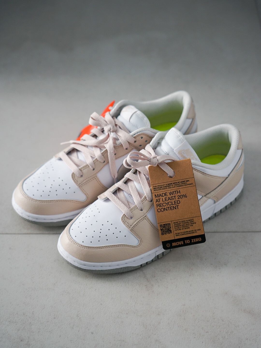 (W) Nike Dunk Low Next Nature Light Orewood Brown 착용 스타일 - 3
