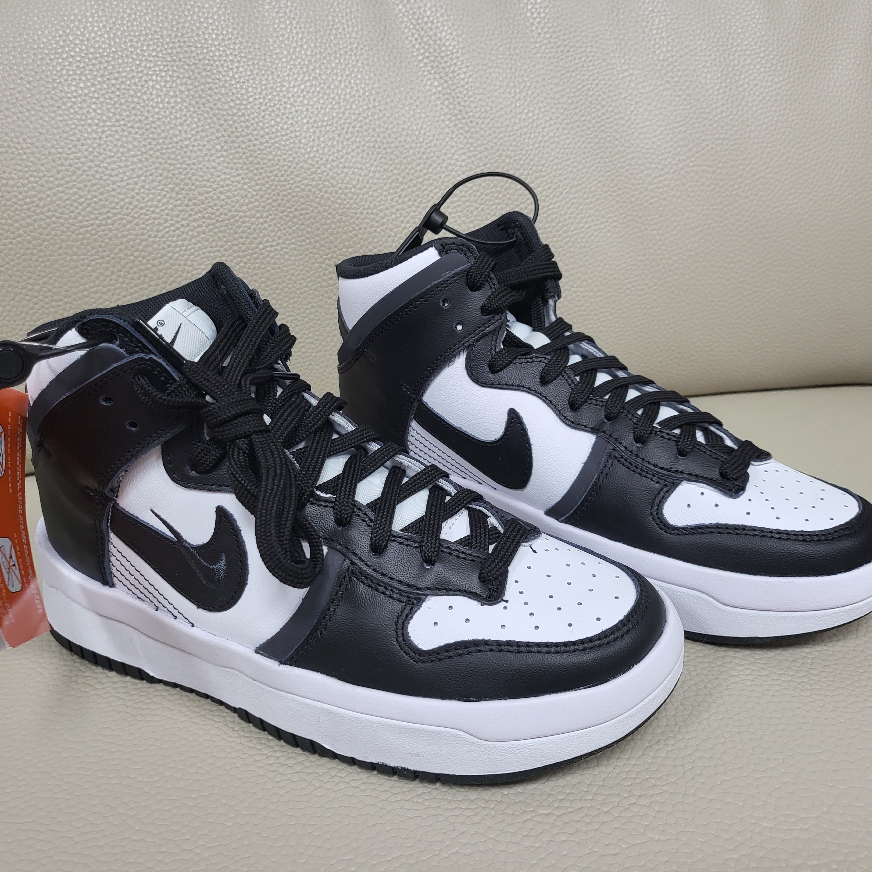(W) Nike Dunk High Up Black and White 착용 스타일 - 3