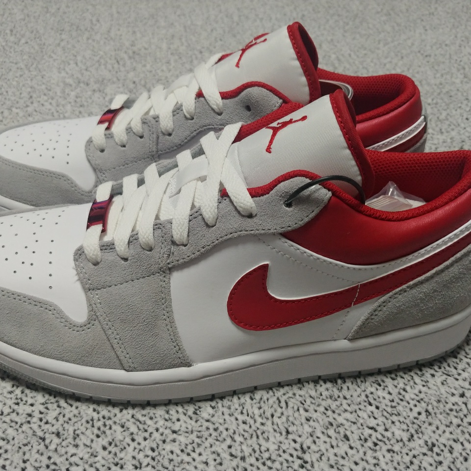 Jordan 1 Low SE Light Smoke Grey Gym Red 착용 스타일 - 1