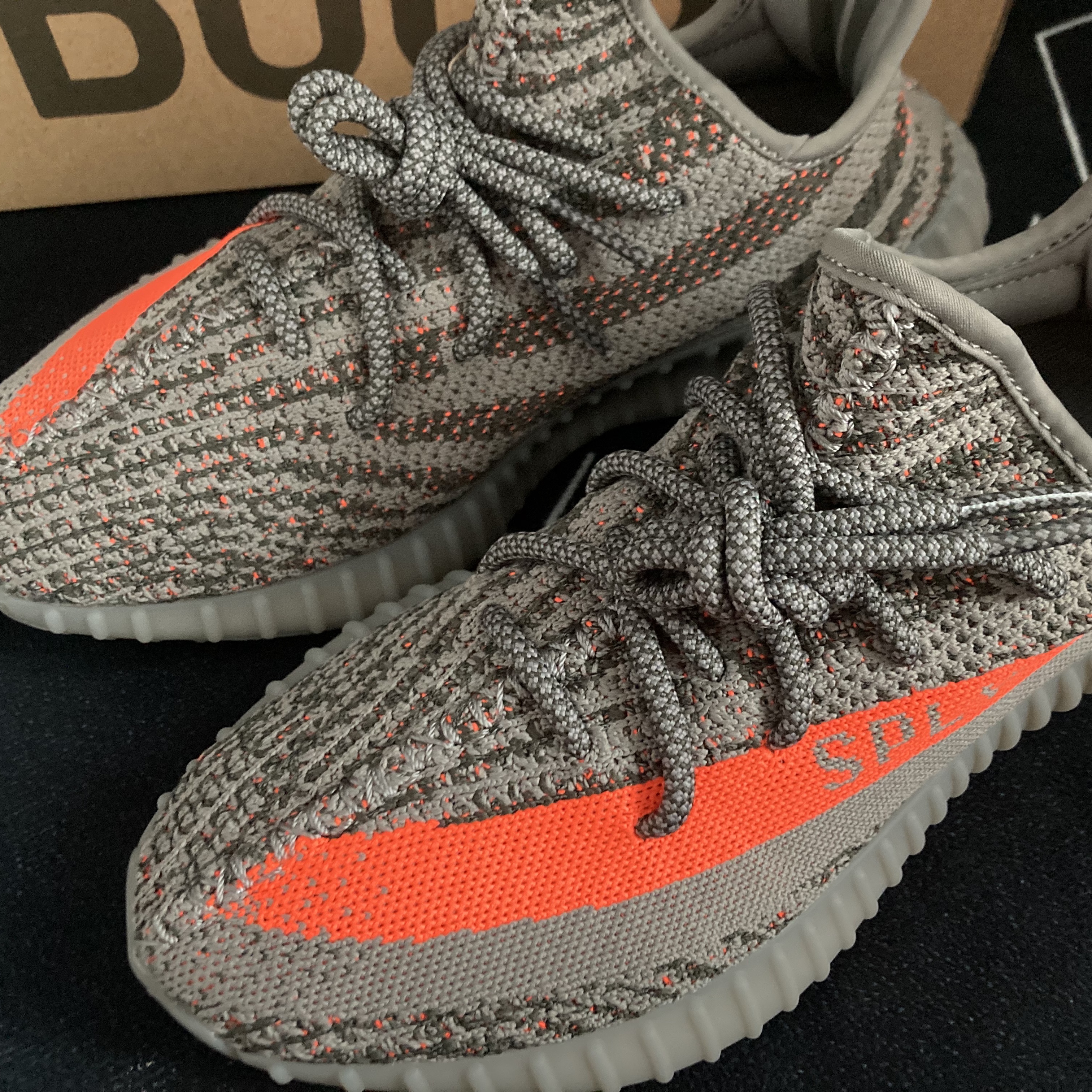 Adidas Yeezy Boost 350 V2 Beluga - Reflective 착용 스타일 - 1