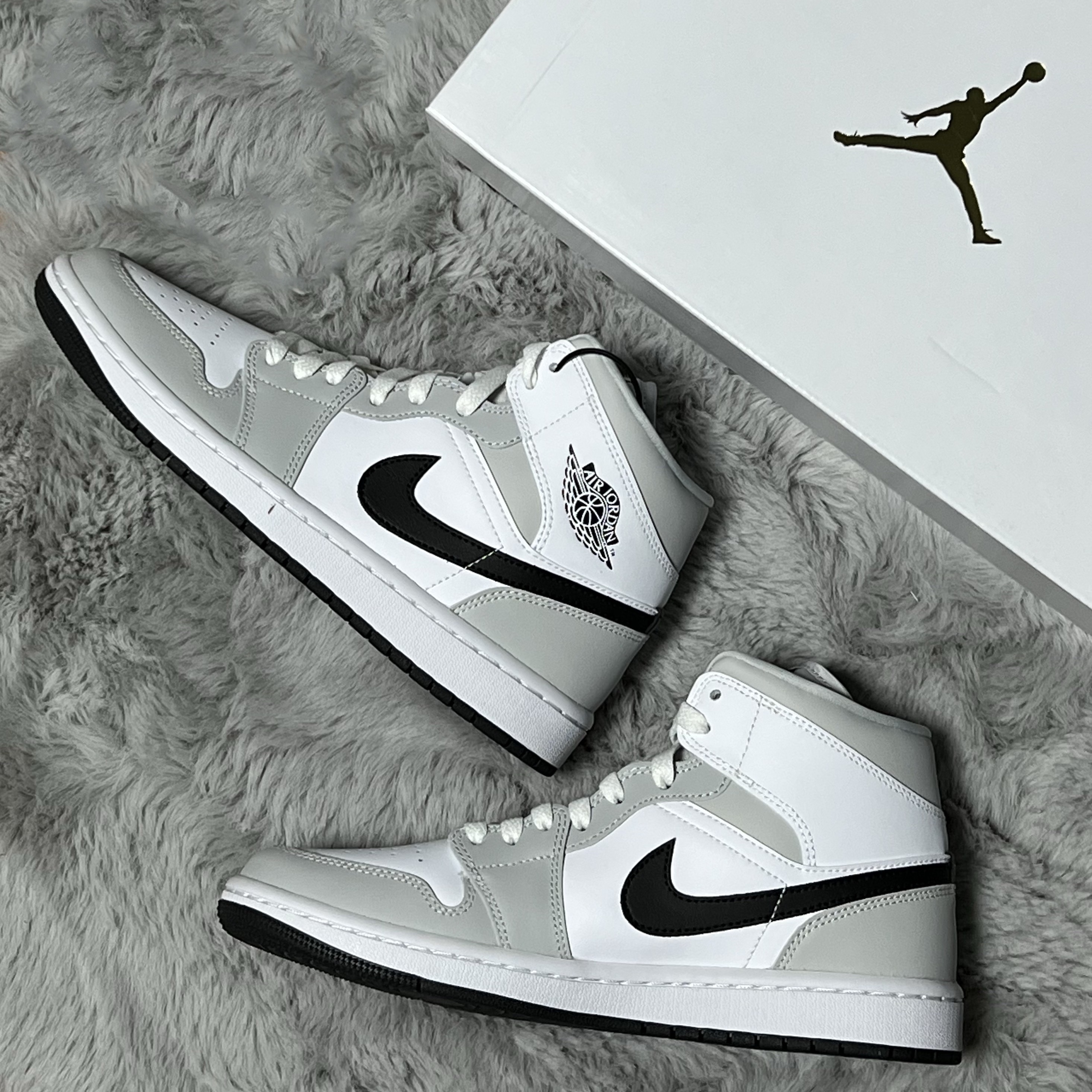 (W) Jordan 1 Mid Grey Fog 착용 스타일