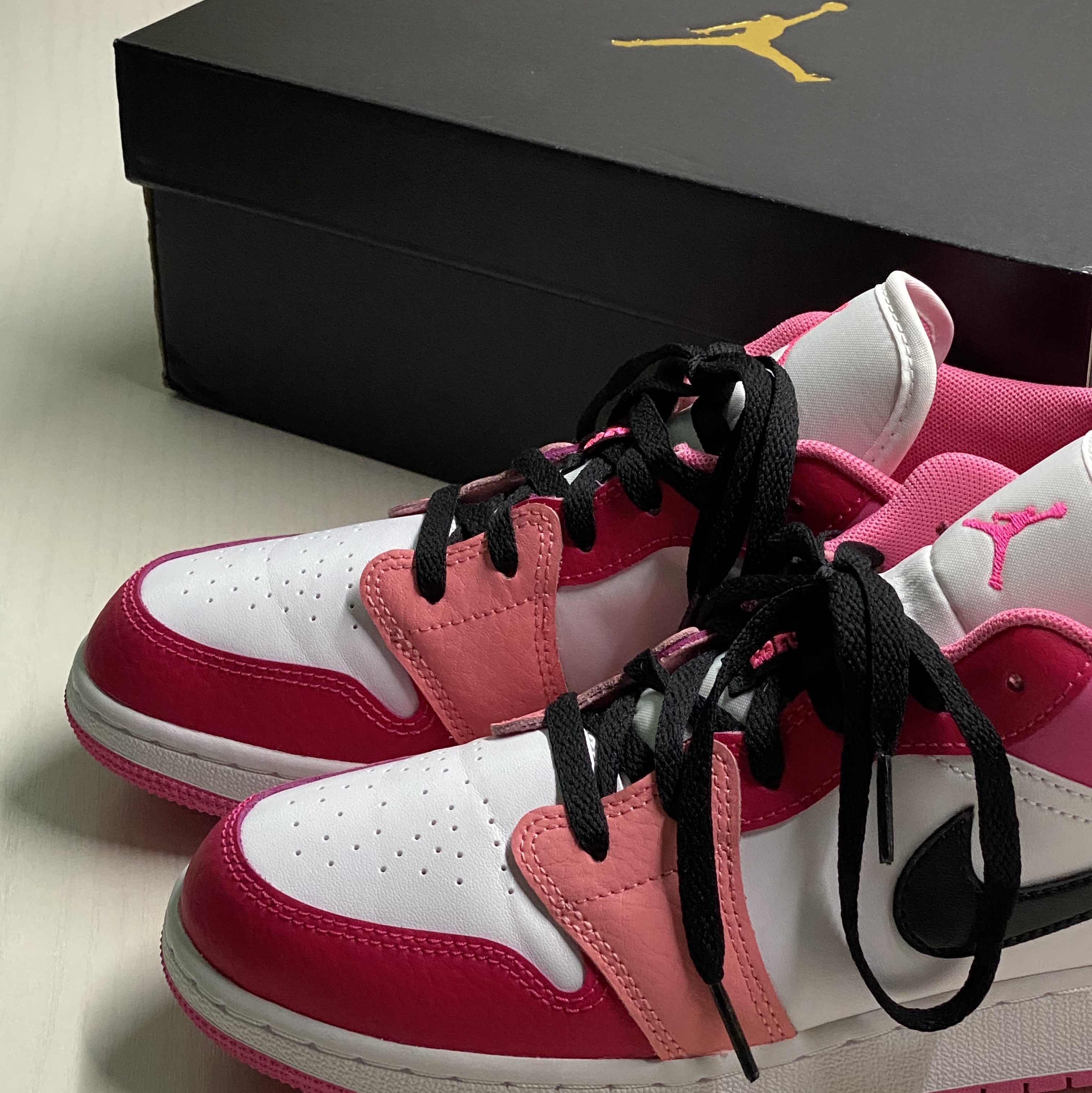 (GS) Jordan 1 Low Rush Pink 착용 스타일 - 1