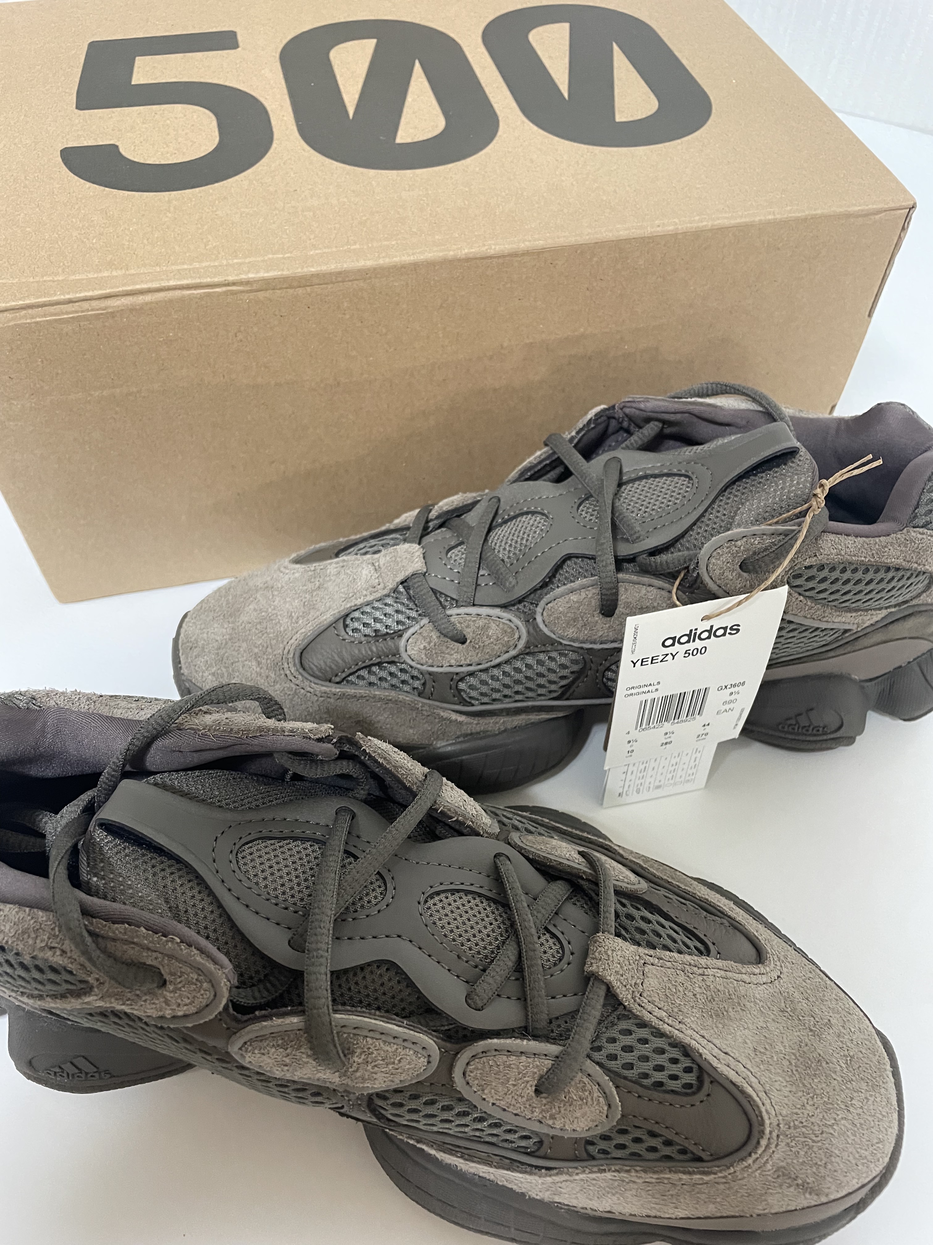 Adidas Yeezy 500 Clay Brown 착용 스타일