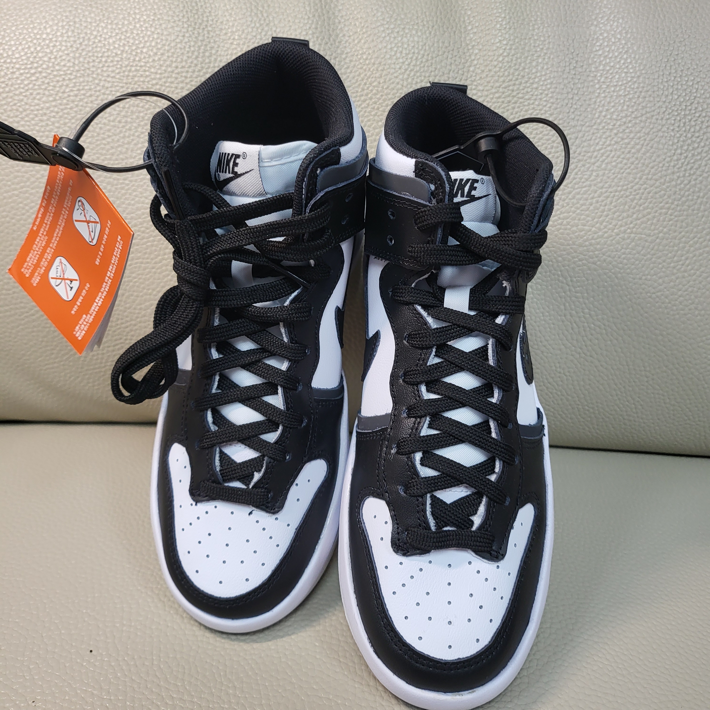 (W) Nike Dunk High Up Black and White 착용 스타일 - 2
