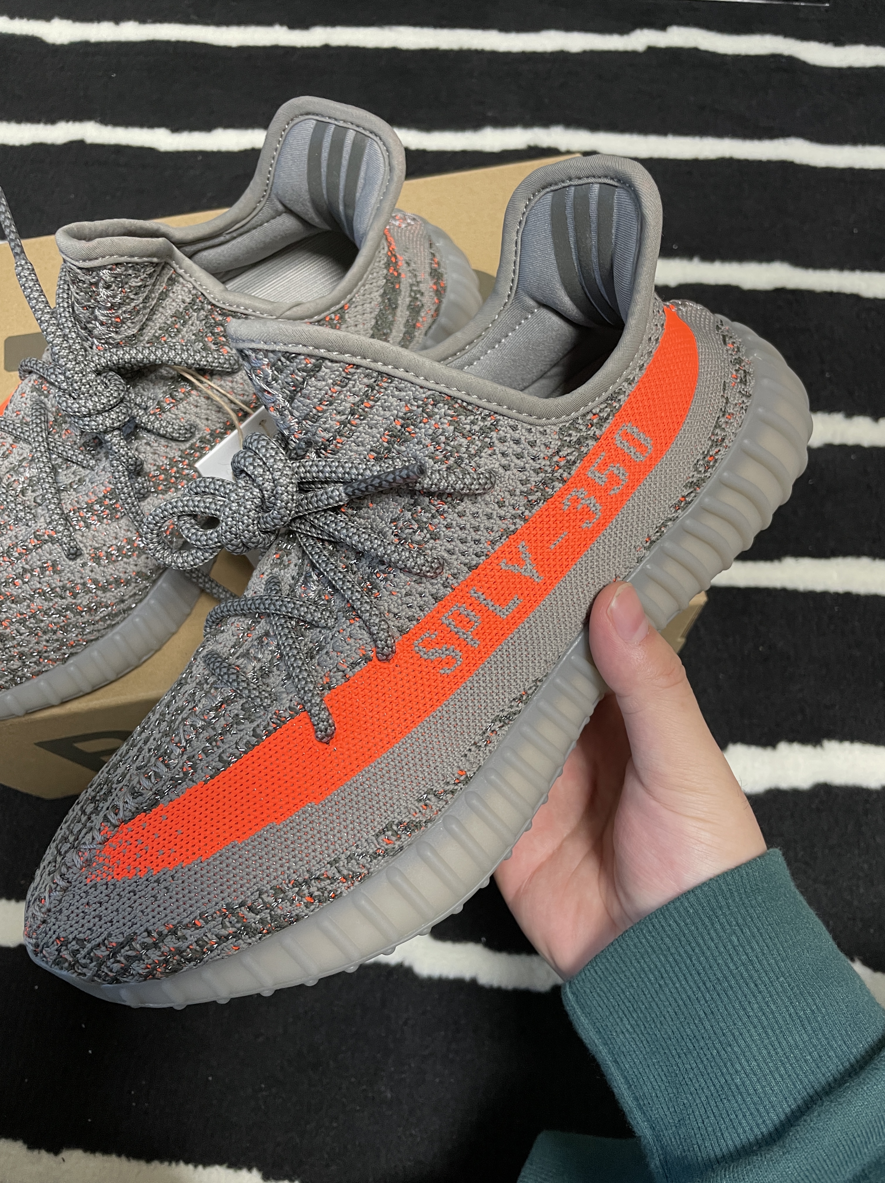 Adidas Yeezy Boost 350 V2 Beluga - Reflective 착용 스타일 - 1