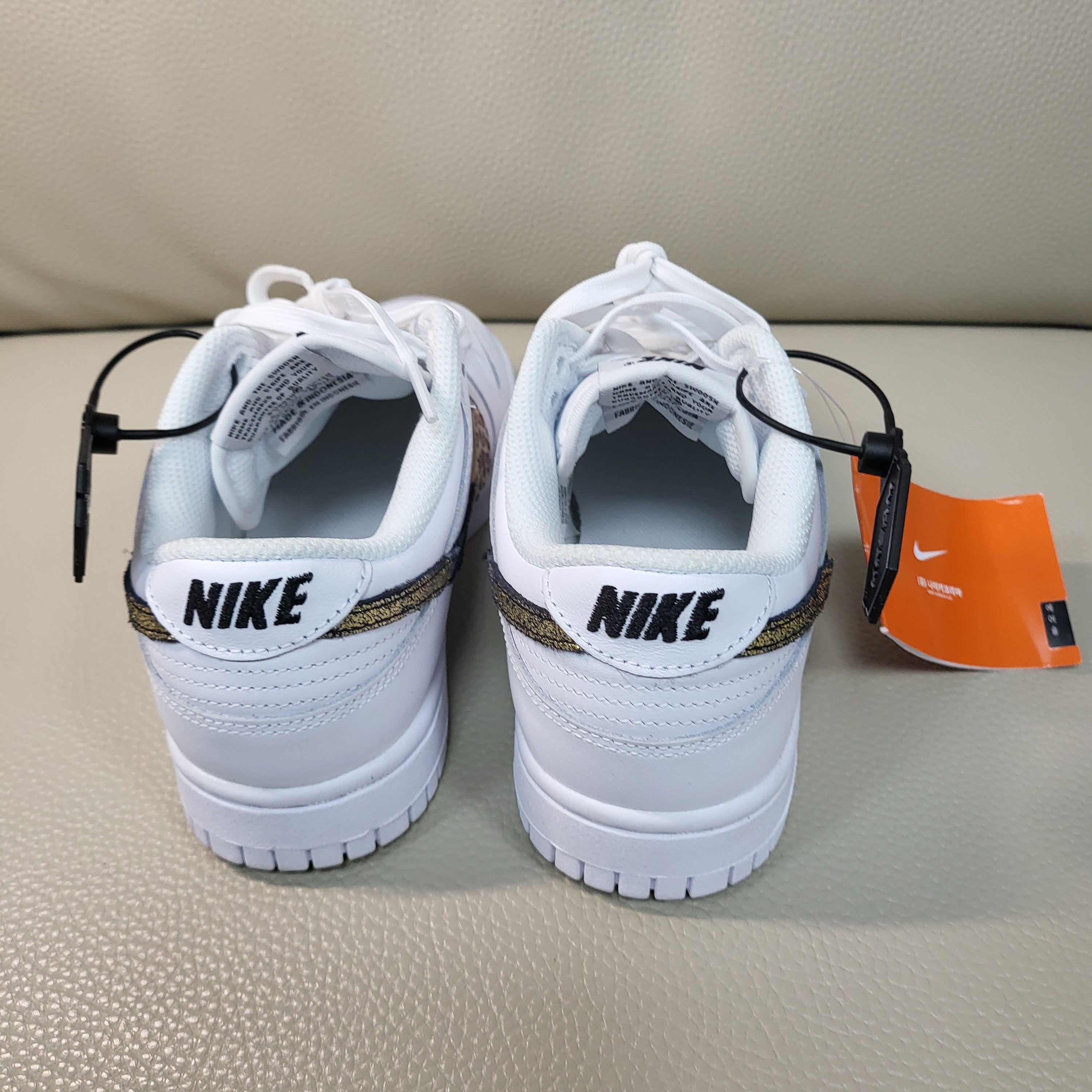 (W) Nike Dunk Low SE Primal White 착용 스타일 - 3