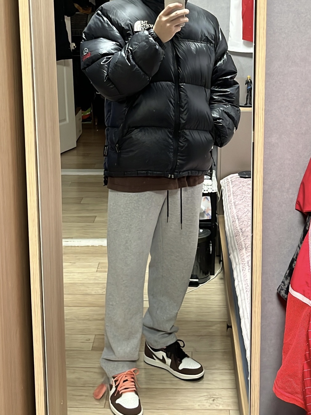 Jordan 1 Low SE Chocolate Bliss, Essentials 3D Silicon Applique Pullover Hoodie Olive/Khaki - 20FW 착용 스타일 - 2