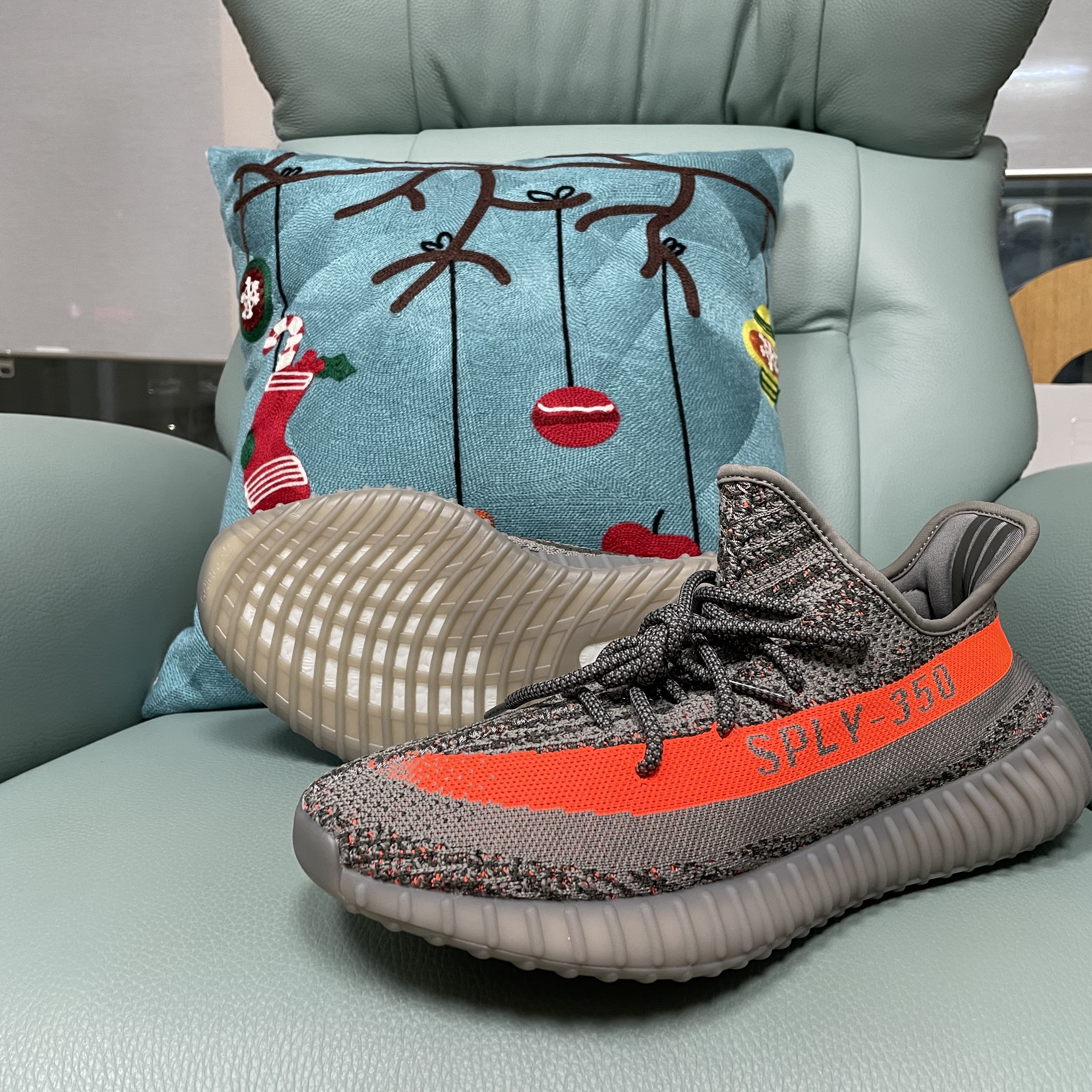 Adidas Yeezy Boost 350 V2 Beluga - Reflective 착용 스타일 - 4