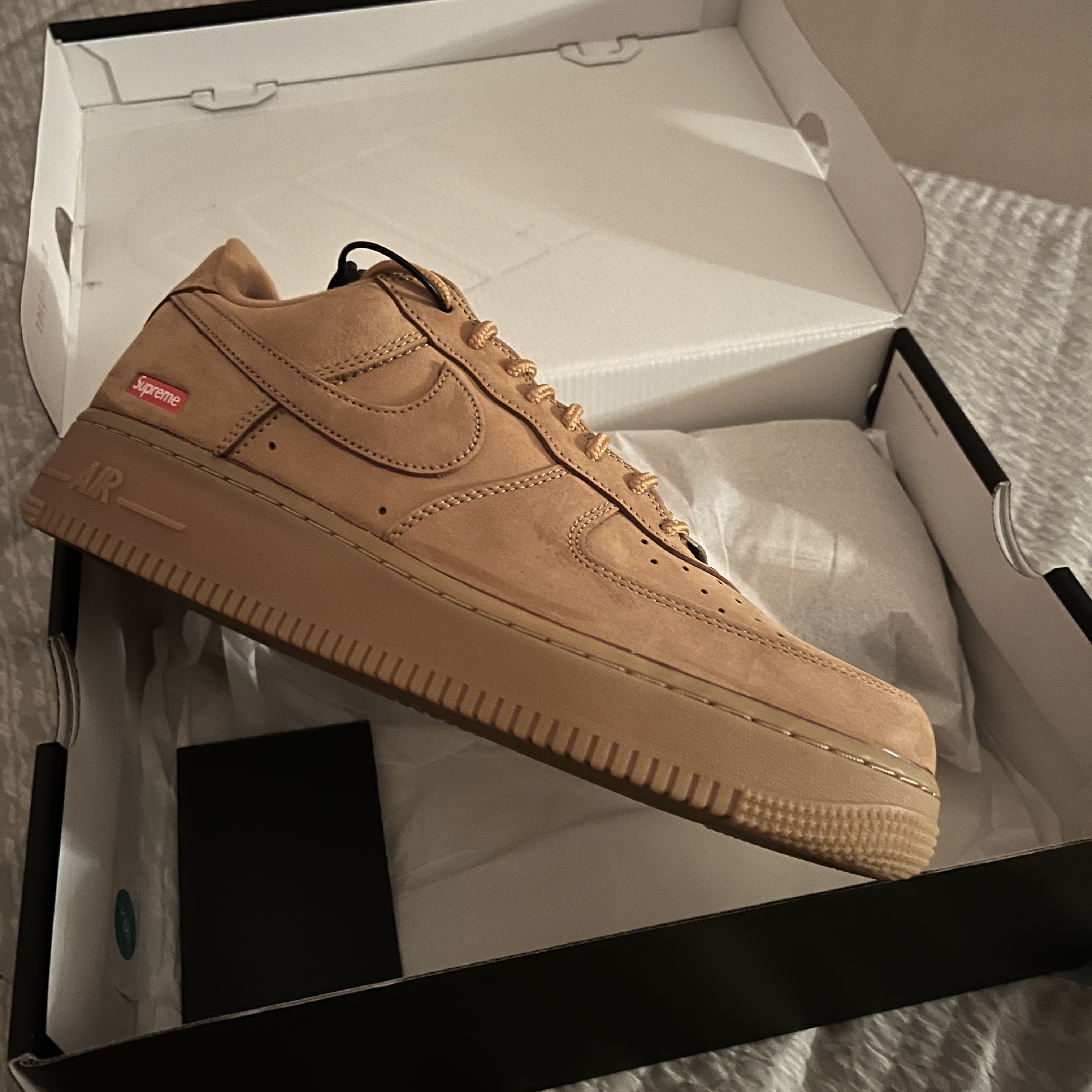 Nike x Supreme Air Force 1 Low Flax 착용 스타일 - 2
