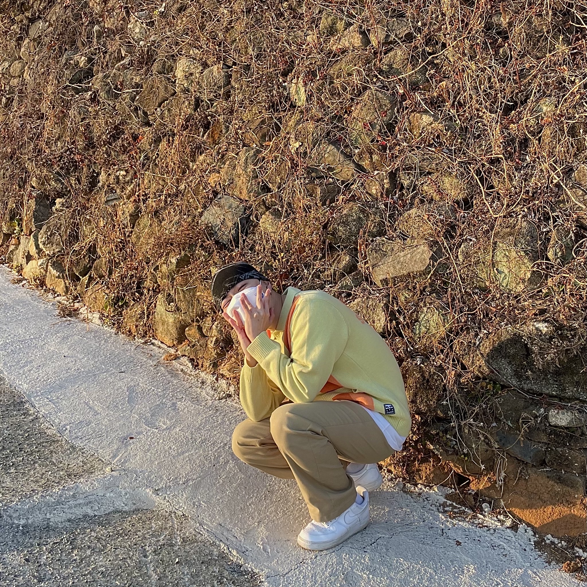 IAB Studio x Obey Archer Cardigan Yellow, Nike Air Force 1 '07 Low White 착용 스타일 - 3
