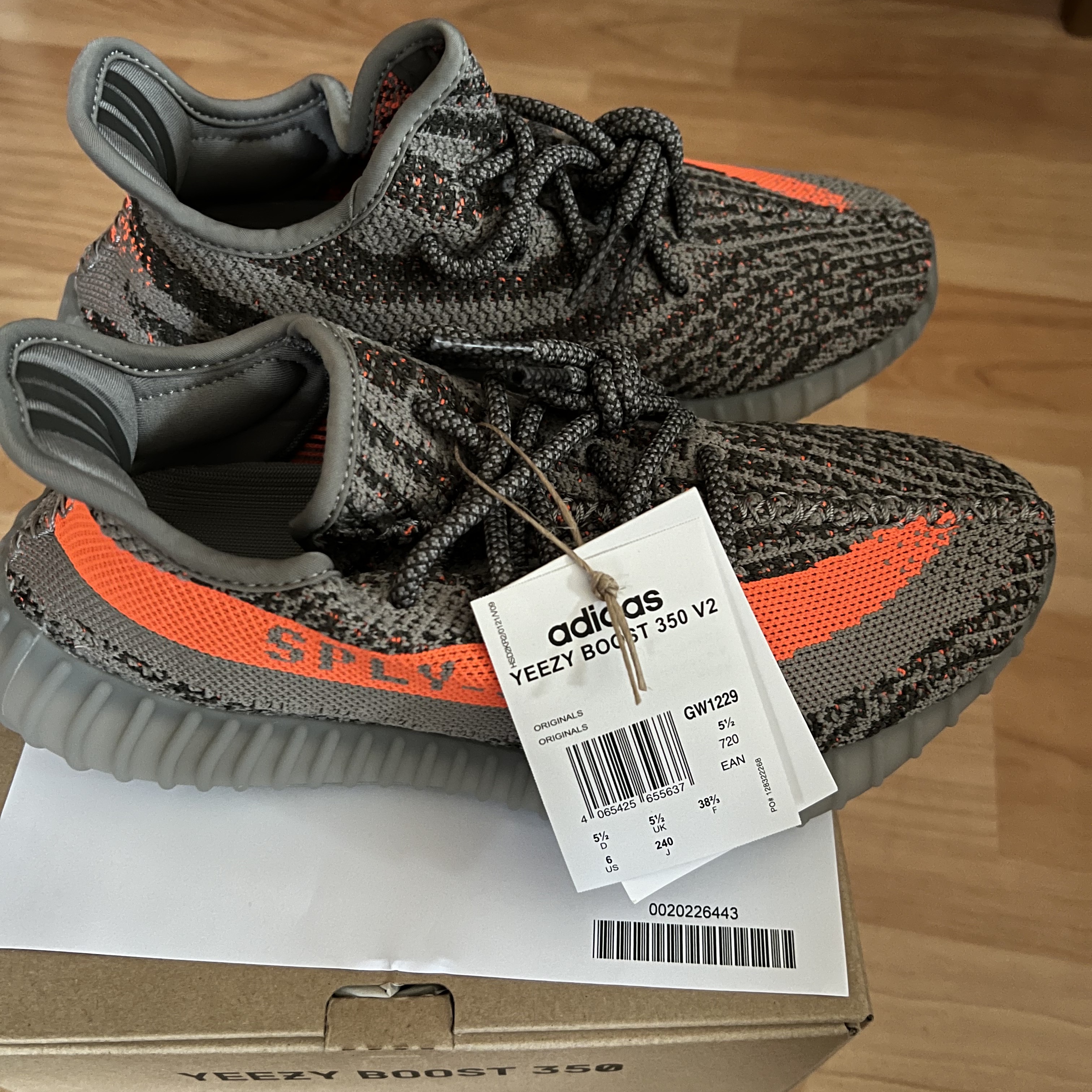 Adidas Yeezy Boost 350 V2 Beluga - Reflective 착용 스타일 - 1