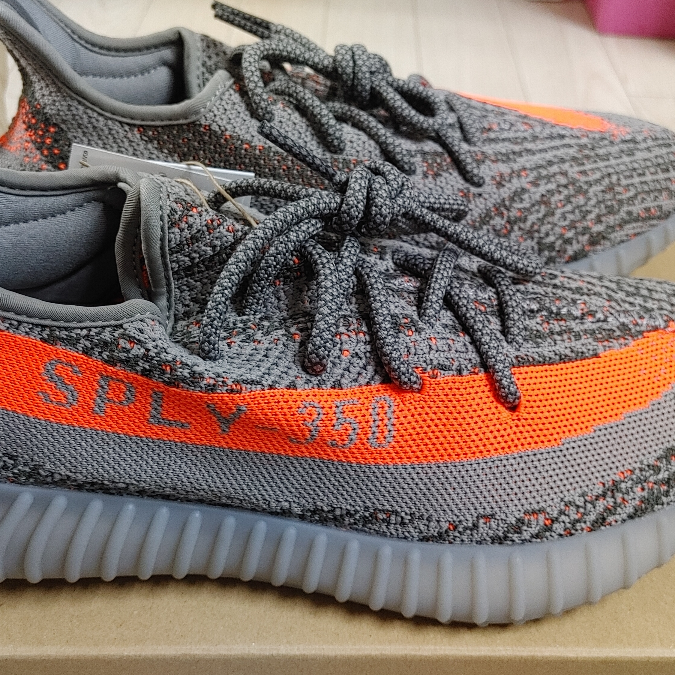 Adidas Yeezy Boost 350 V2 Beluga - Reflective 착용 스타일 - 2
