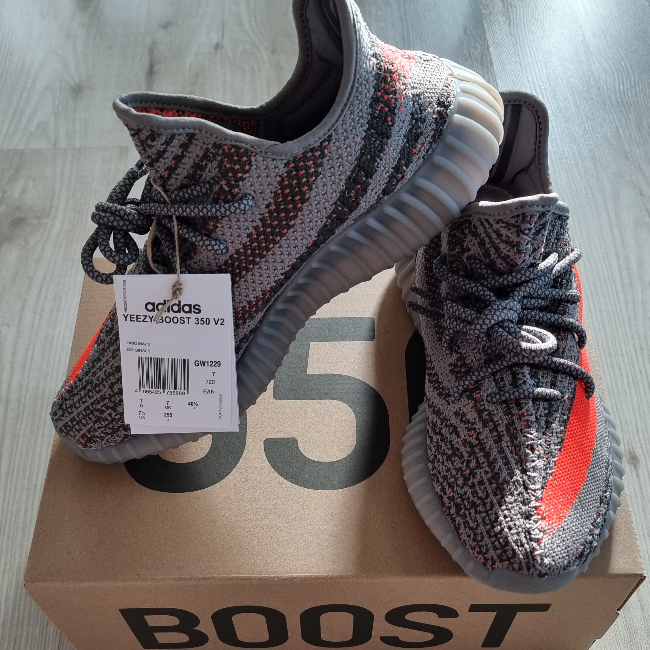 Adidas Yeezy Boost 350 V2 Beluga - Reflective 착용 스타일
