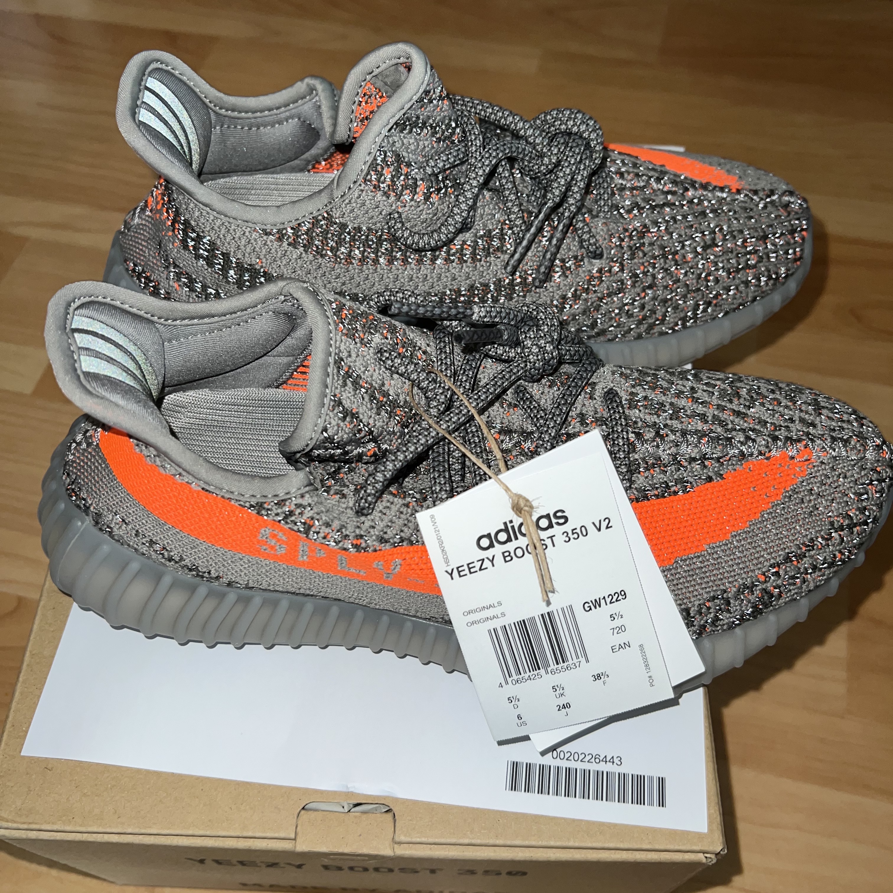 Adidas Yeezy Boost 350 V2 Beluga - Reflective 착용 스타일 - 4