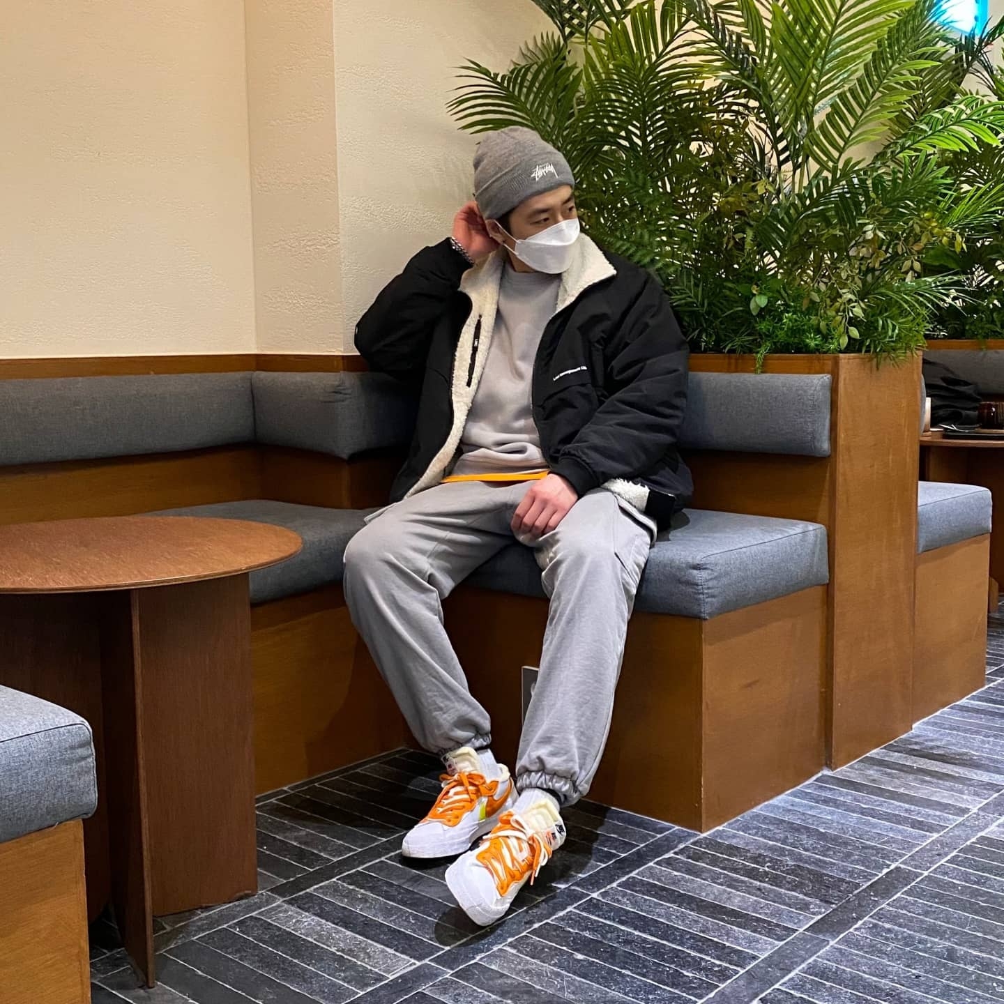 Stussy Stock Cuff Beanie Grey Heather, Nike x Sacai Blazer Low Magma Orange 착용 스타일 - 1