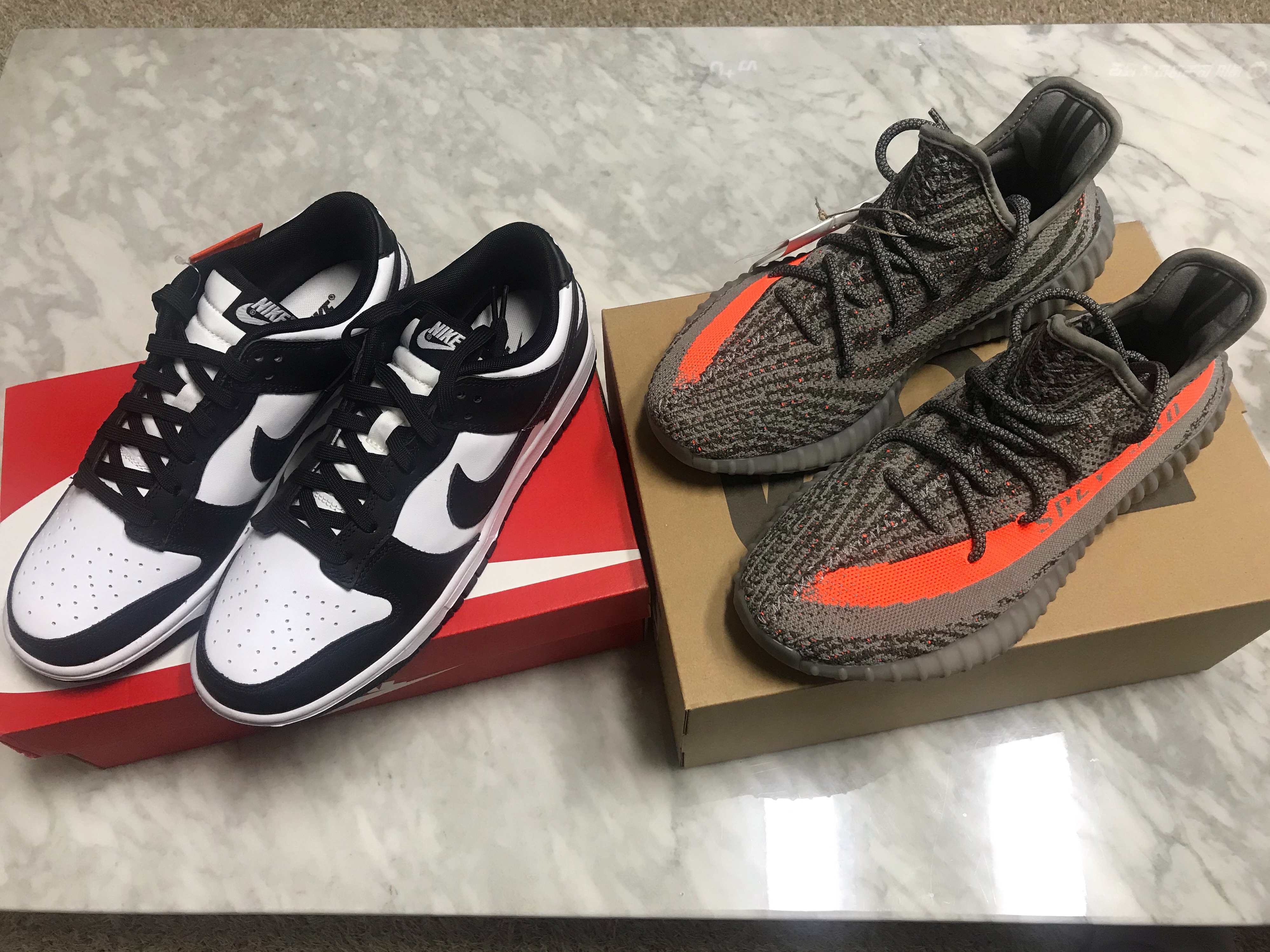 Adidas Yeezy Boost 350 V2 Beluga - Reflective, Nike Dunk Low Retro Black 착용 스타일