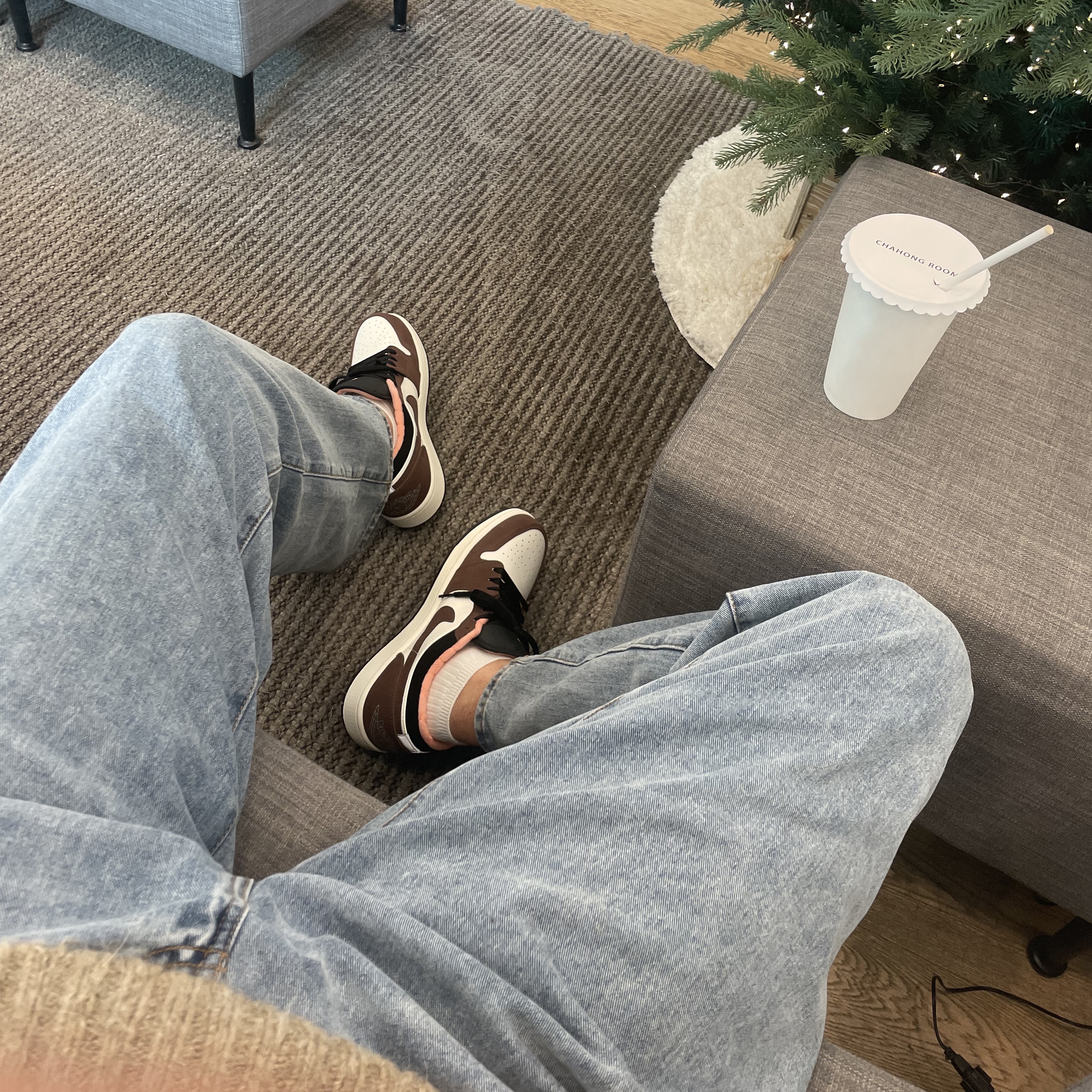 Jordan 1 Low SE Chocolate Bliss 착용 스타일 - 2