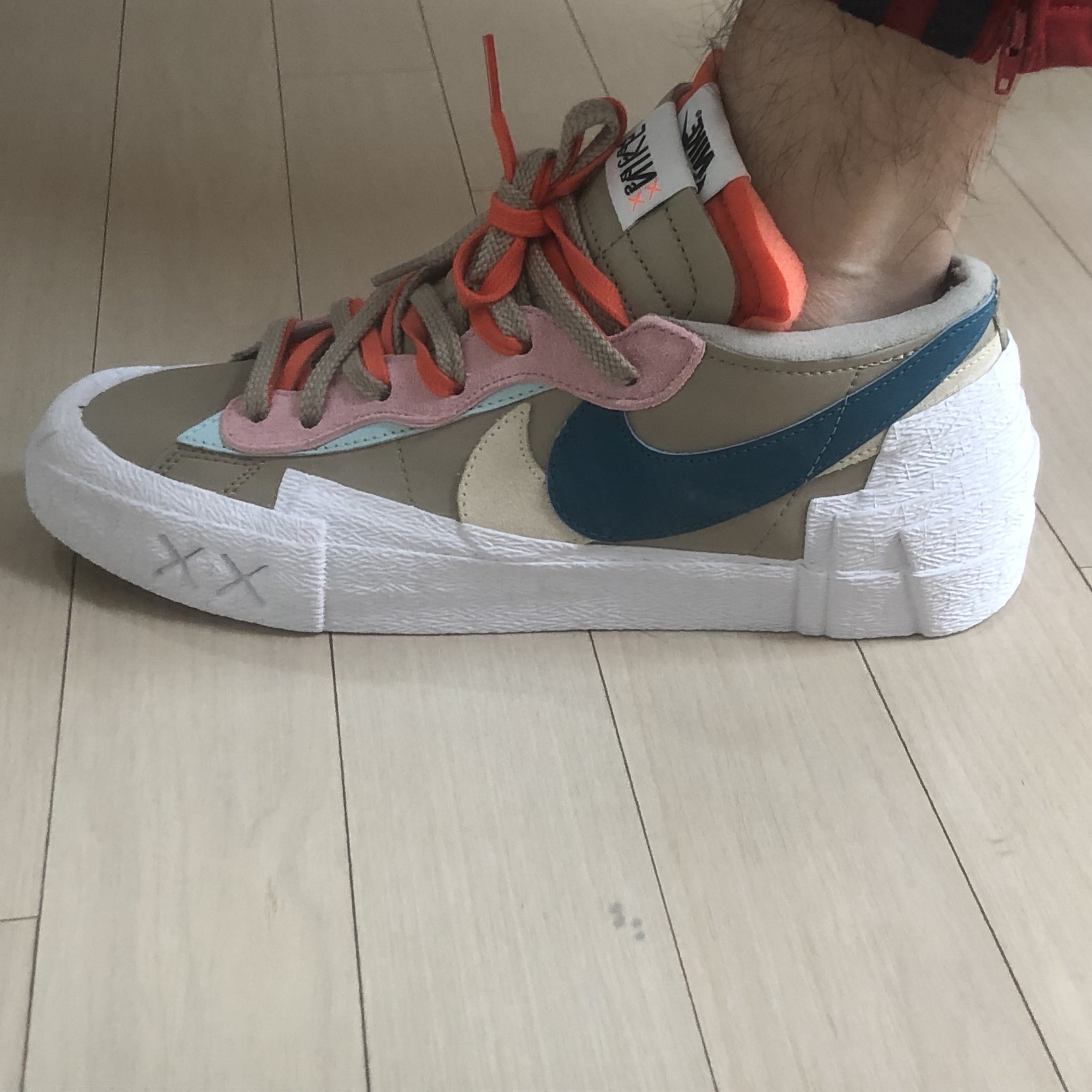Nike x Sacai x Kaws Blazer Low Reed 착용 스타일 - 2