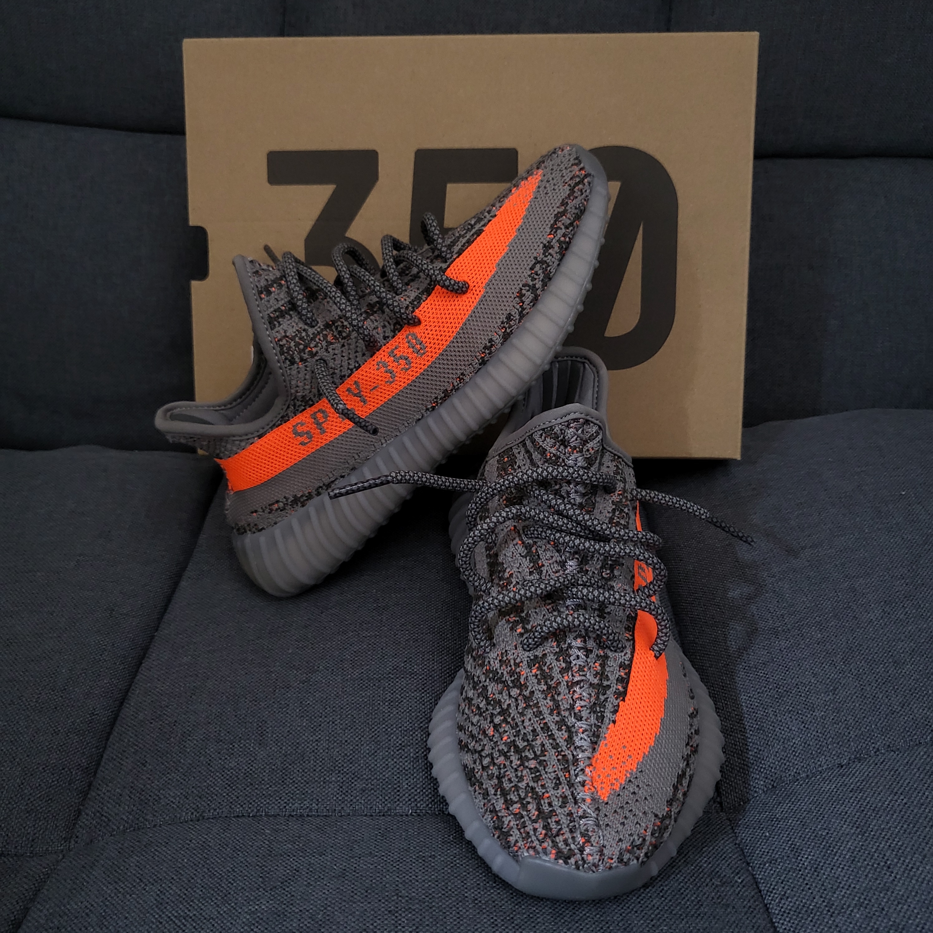 Adidas Yeezy Boost 350 V2 Beluga - Reflective 착용 스타일