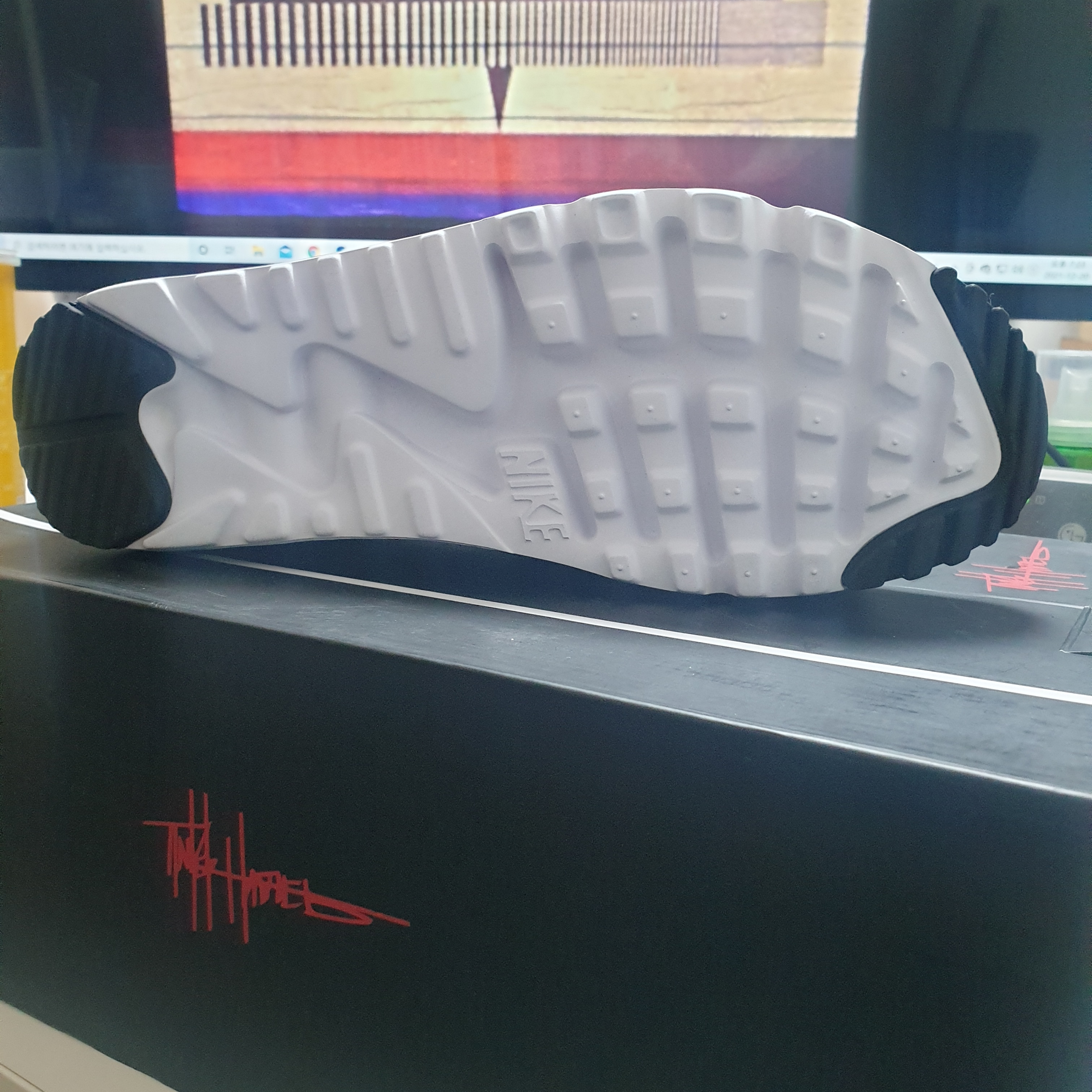 Nike Air Max 90 Ultra Superfly T 착용 스타일 - 2