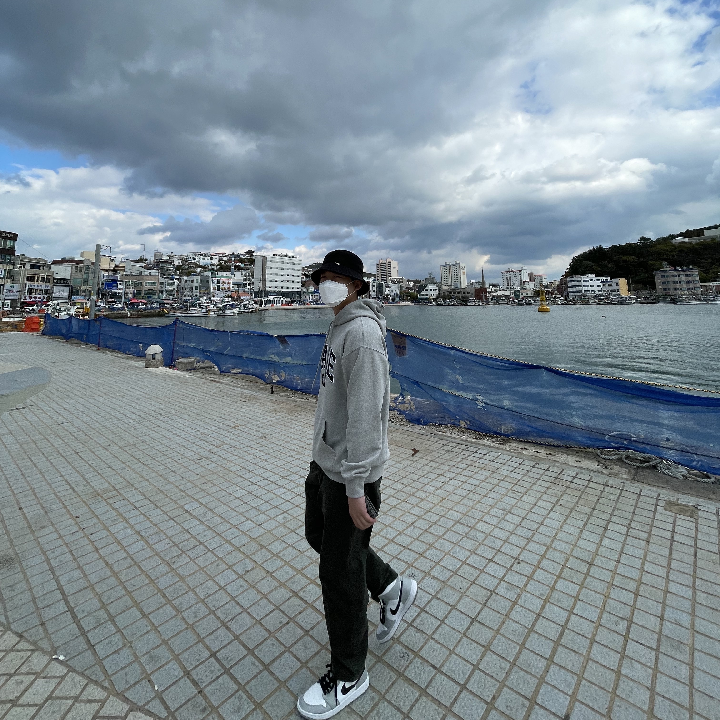 Jordan 1 Mid Light Smoke Grey 착용 스타일