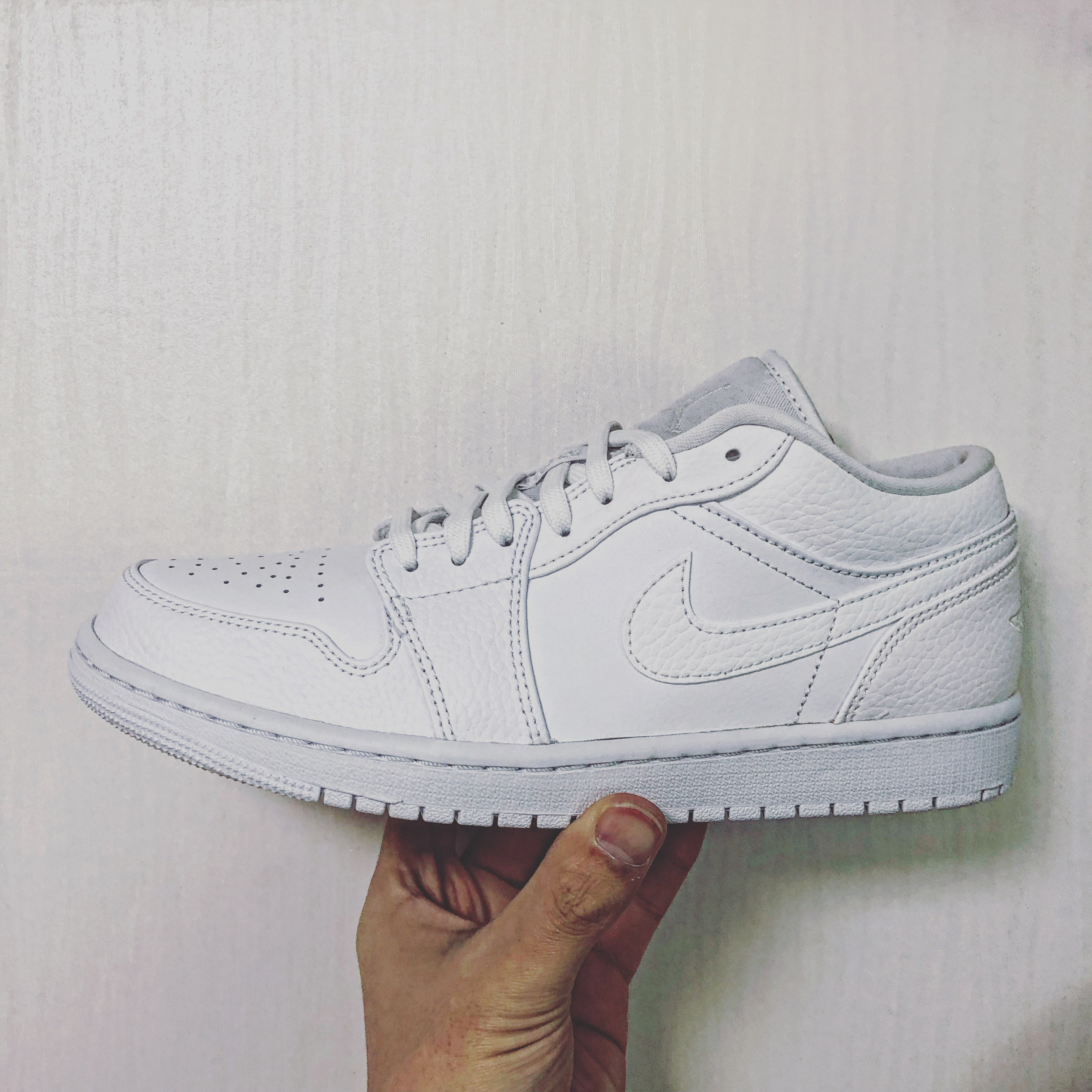 Jordan 1 Low Triple White Tumbled Leather 2020 착용 스타일