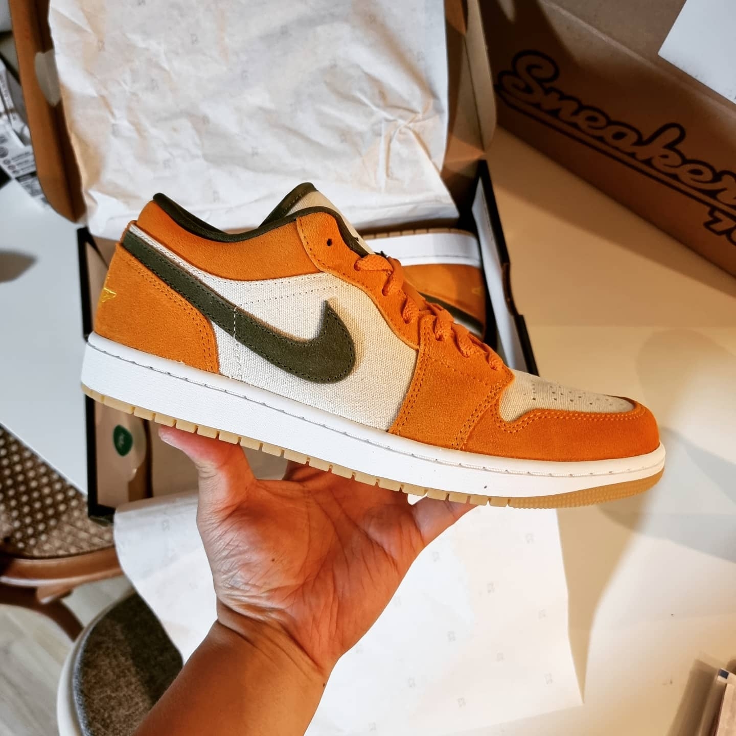 Jordan 1 Low SE Light Curry 착용 스타일 - 4